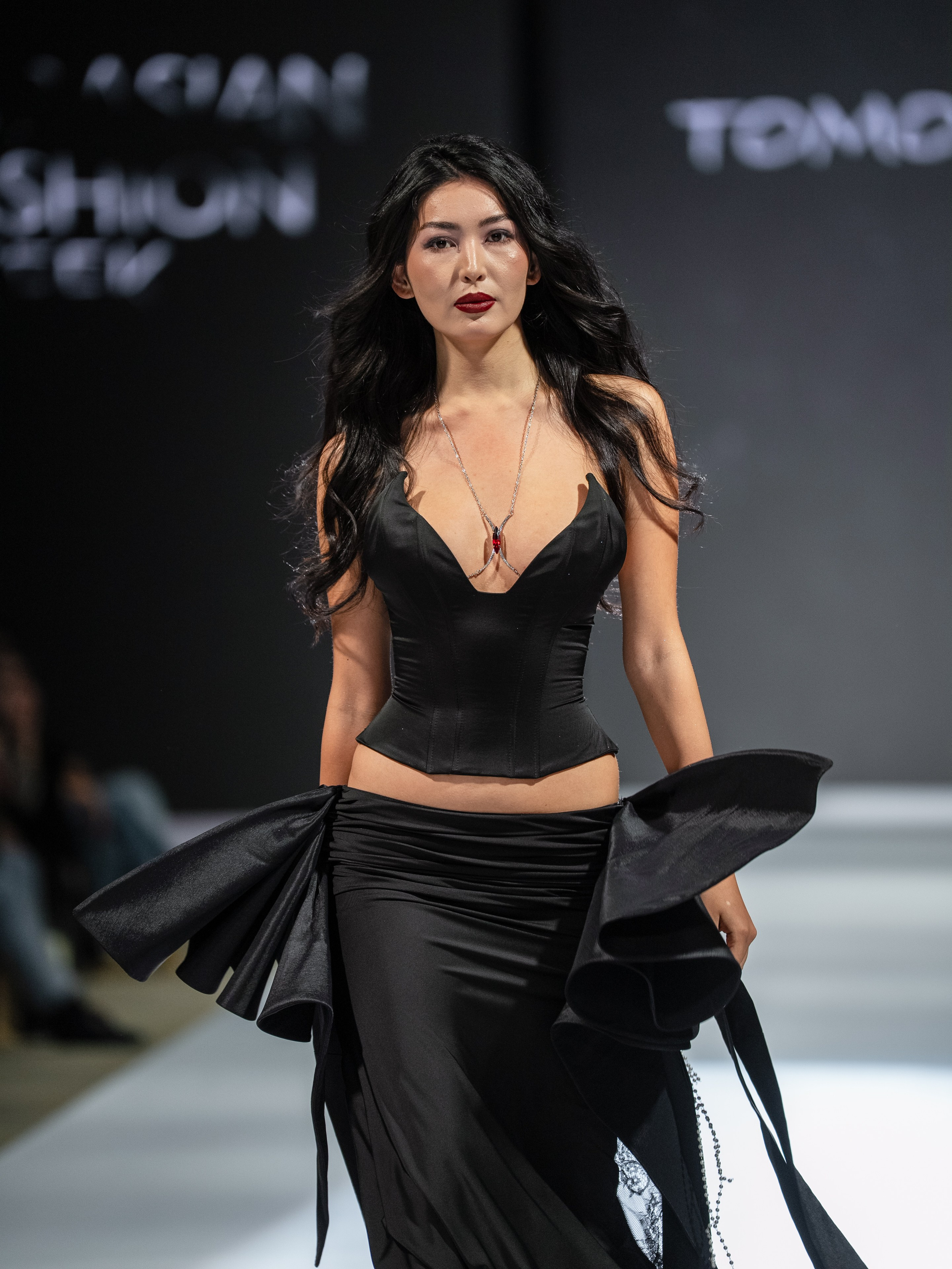 Eurasia Fashion Week Tomoyov. Сайт Алматинского НЮ АРТ, будуар и фэшн фотографа Дениса Карпенко