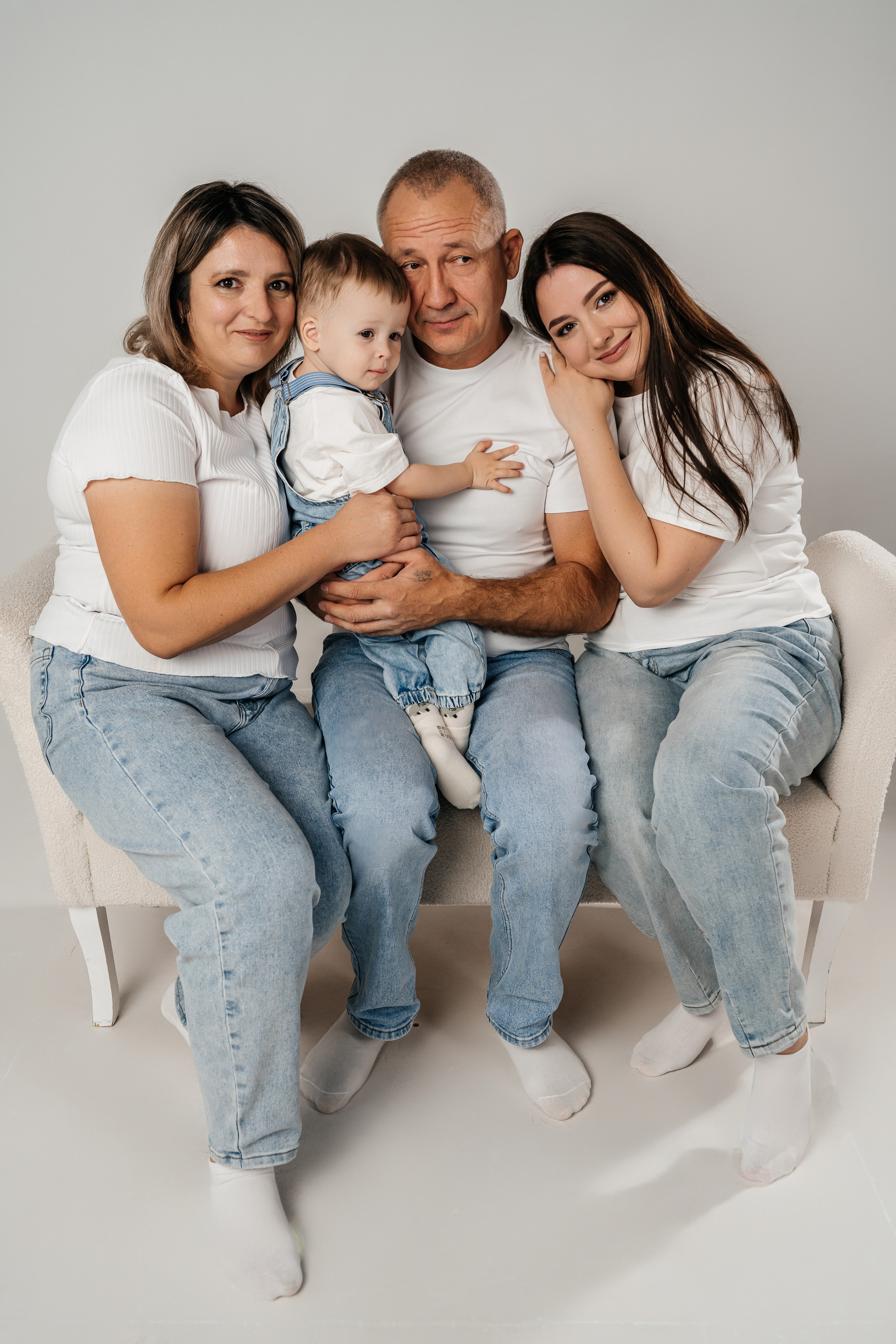 Семейная фотосессия в студии. Фотограф в Каменске-Шахтинском Ольга Сагал