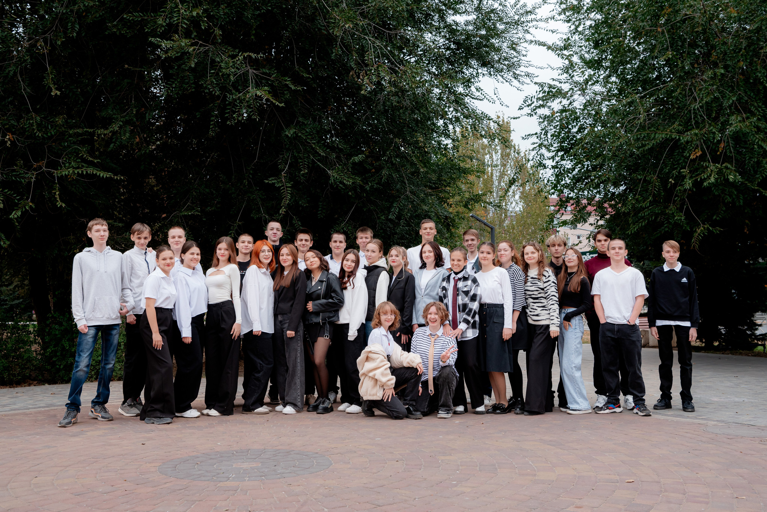 Фотосессия в парке для альбома школьники 9 класс. Фотограф в Волгограде и Волжском Александр Горбань