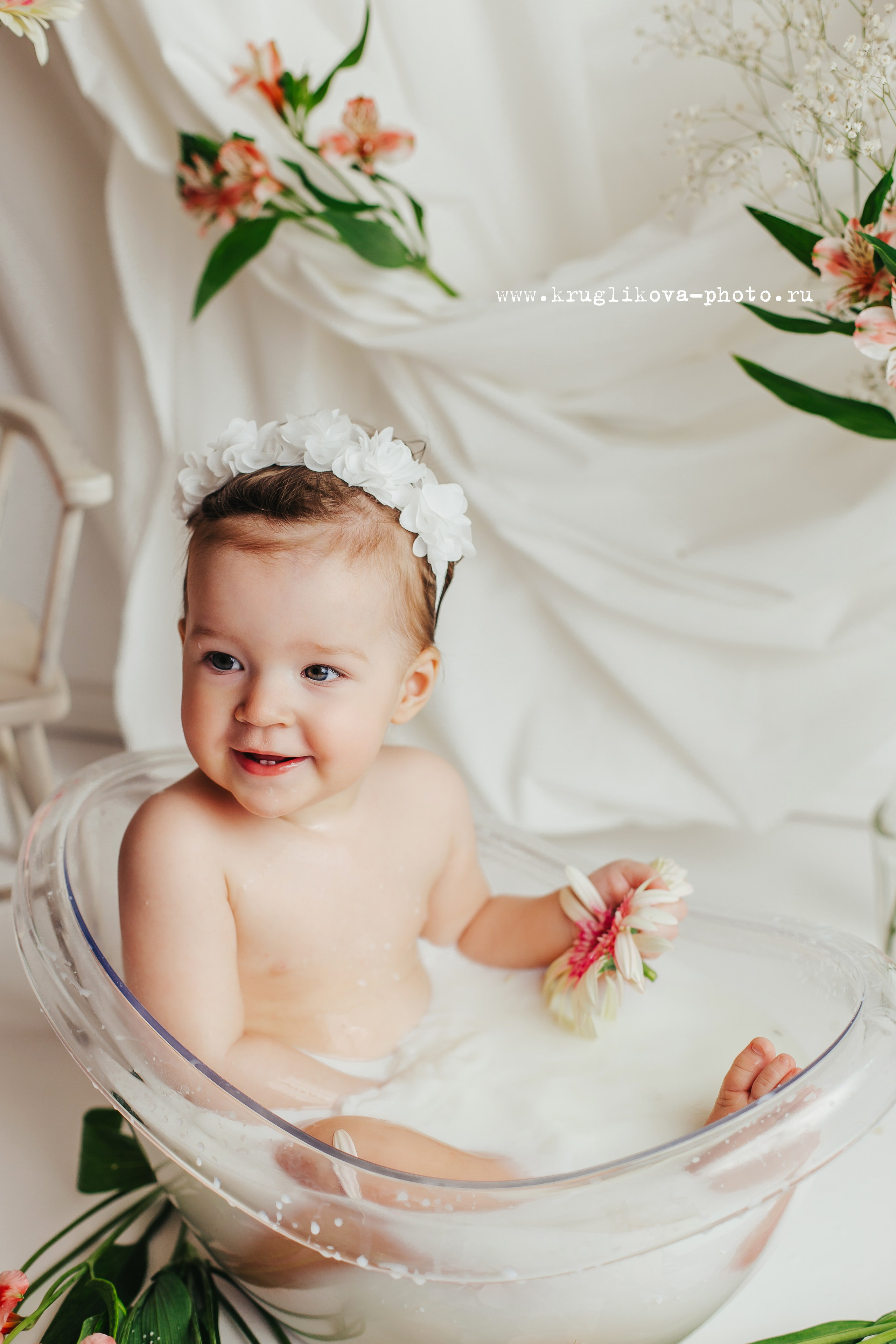 Фотосессия на годик, купание в молочной ванночке в Сергиевом Посаде