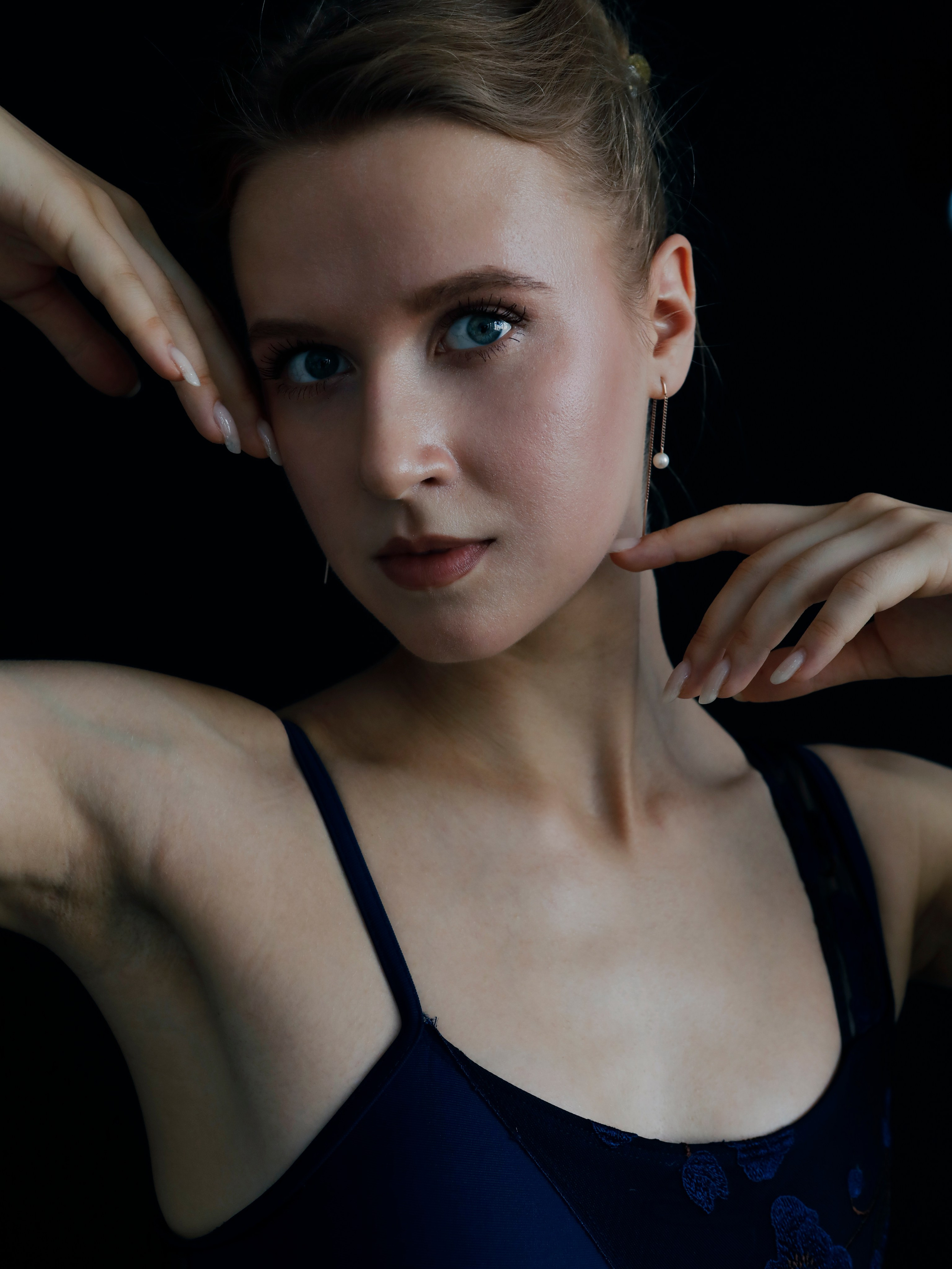 The silk and the tide. Elizabeth Marriott