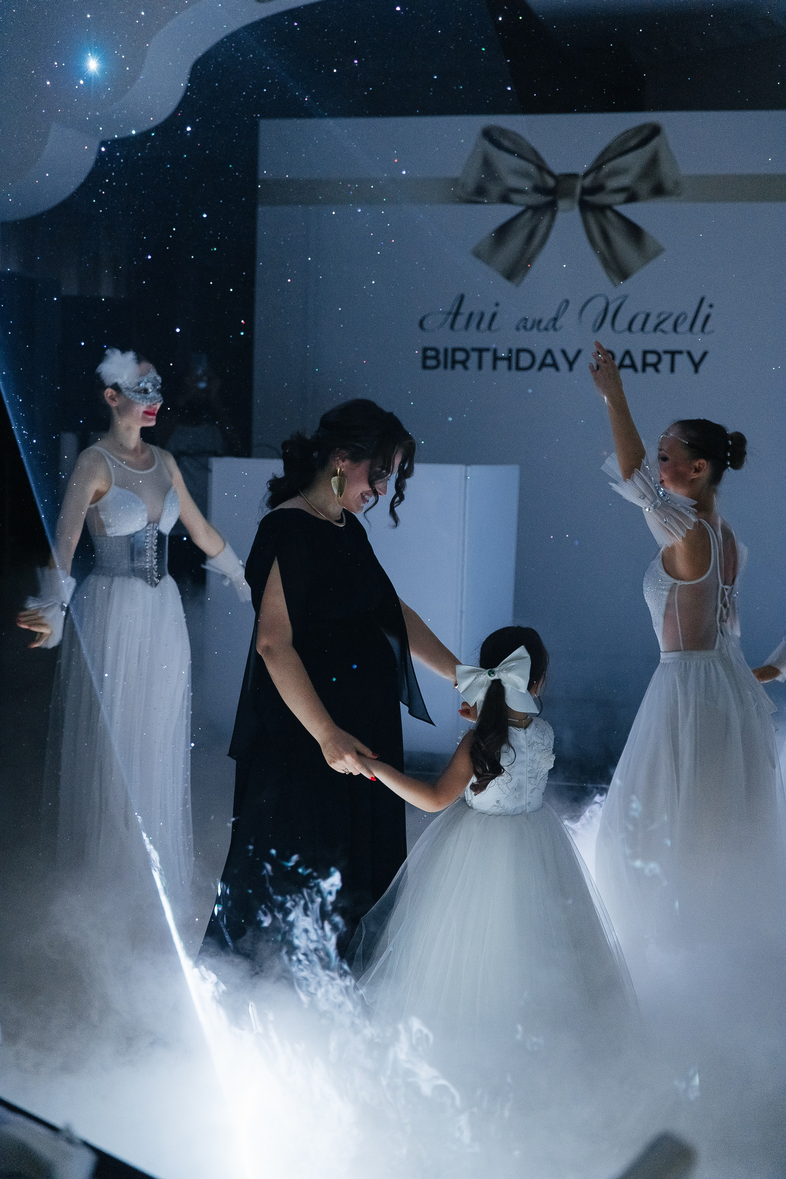 Ани и Назели. 35&5 День рождения, «Янтарь». Фотограф в Красноярске Надежда Воскресенская