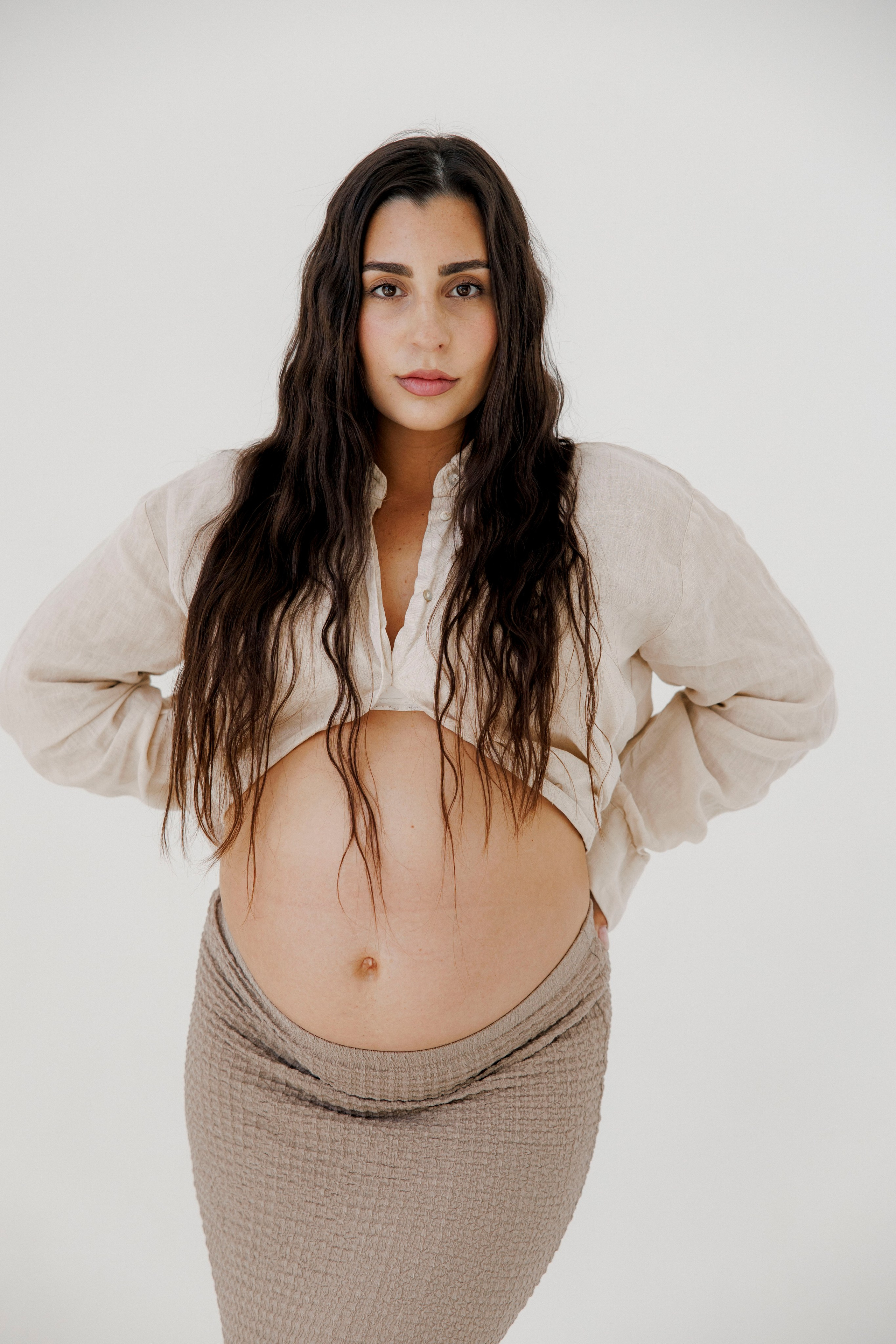 Pregnancy photoshoot inside the Grey Studio. Главная