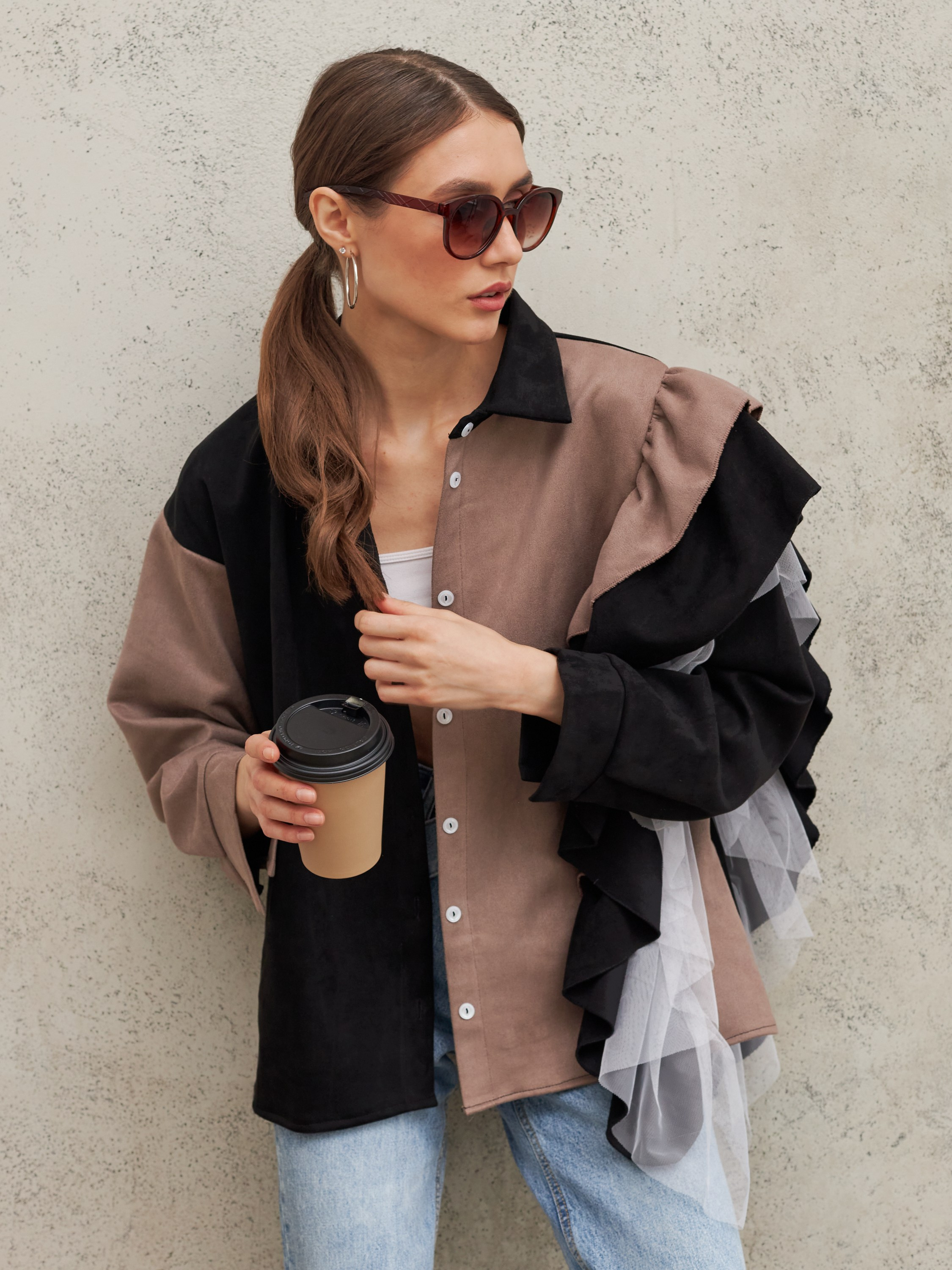 Фотосъемка рубашек с воланами Екатеринбург Wildberries ВБ Ozon Озон фотосессия одежды Екб заказать цена фотосъемка товара WB блузки Екб. Фотограф Екатеринбург Анастасия Жерновская | Маркетплейсы и нейрофото