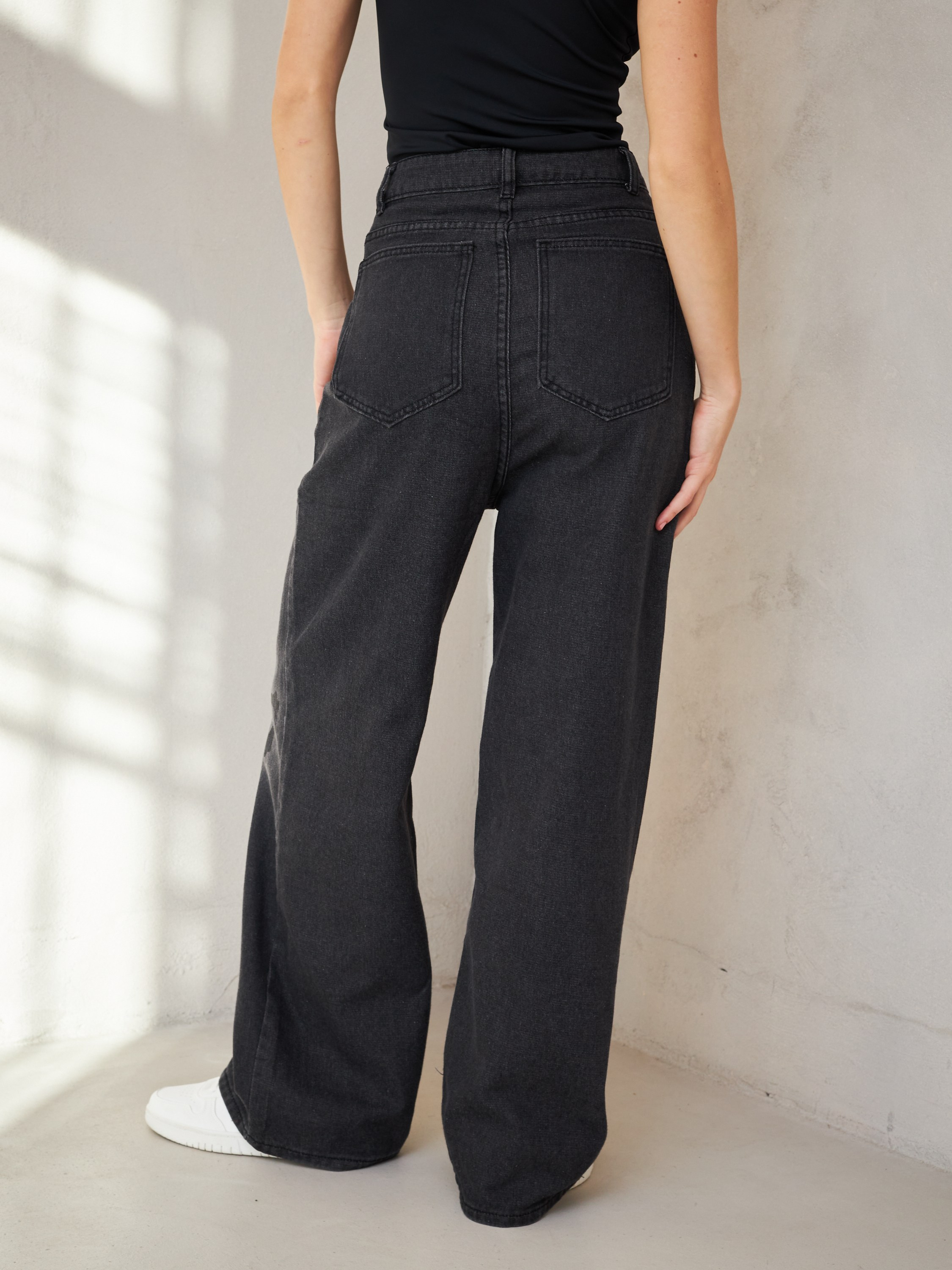 Фотосъемка джинсов Екатеринбург Wildberries ВБ Ozon Озон фотосессия одежды Екб заказать цена фотосъемка товара WB деним карточки товара. Фотограф Екатеринбург Анастасия Жерновская | Маркетплейсы и нейрофото