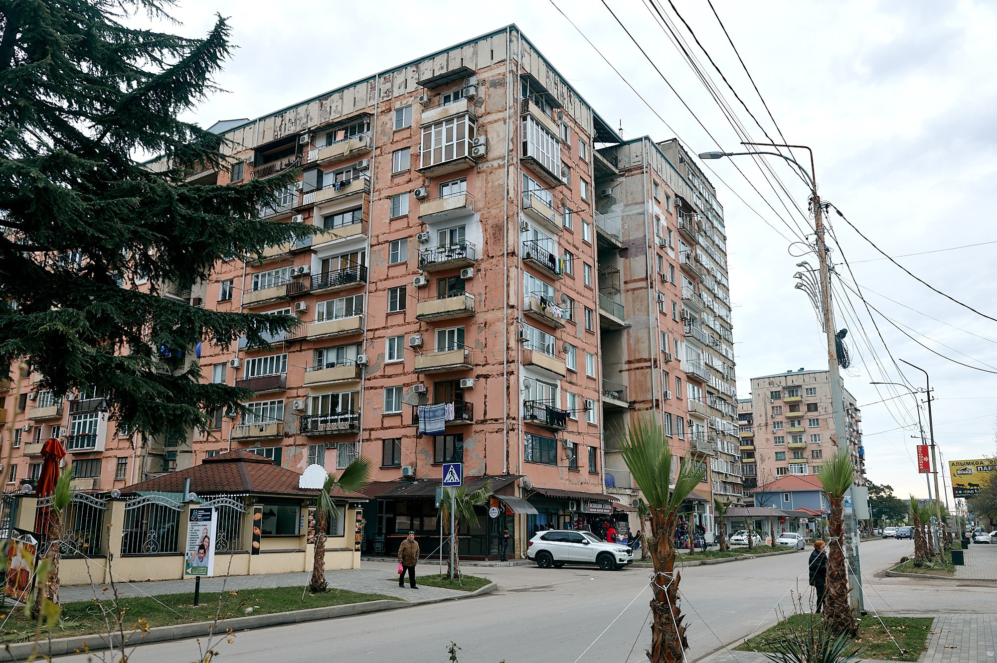 Гагра, Абхазия. Декабрь 2024. Фотографии отовсюду и обо всем