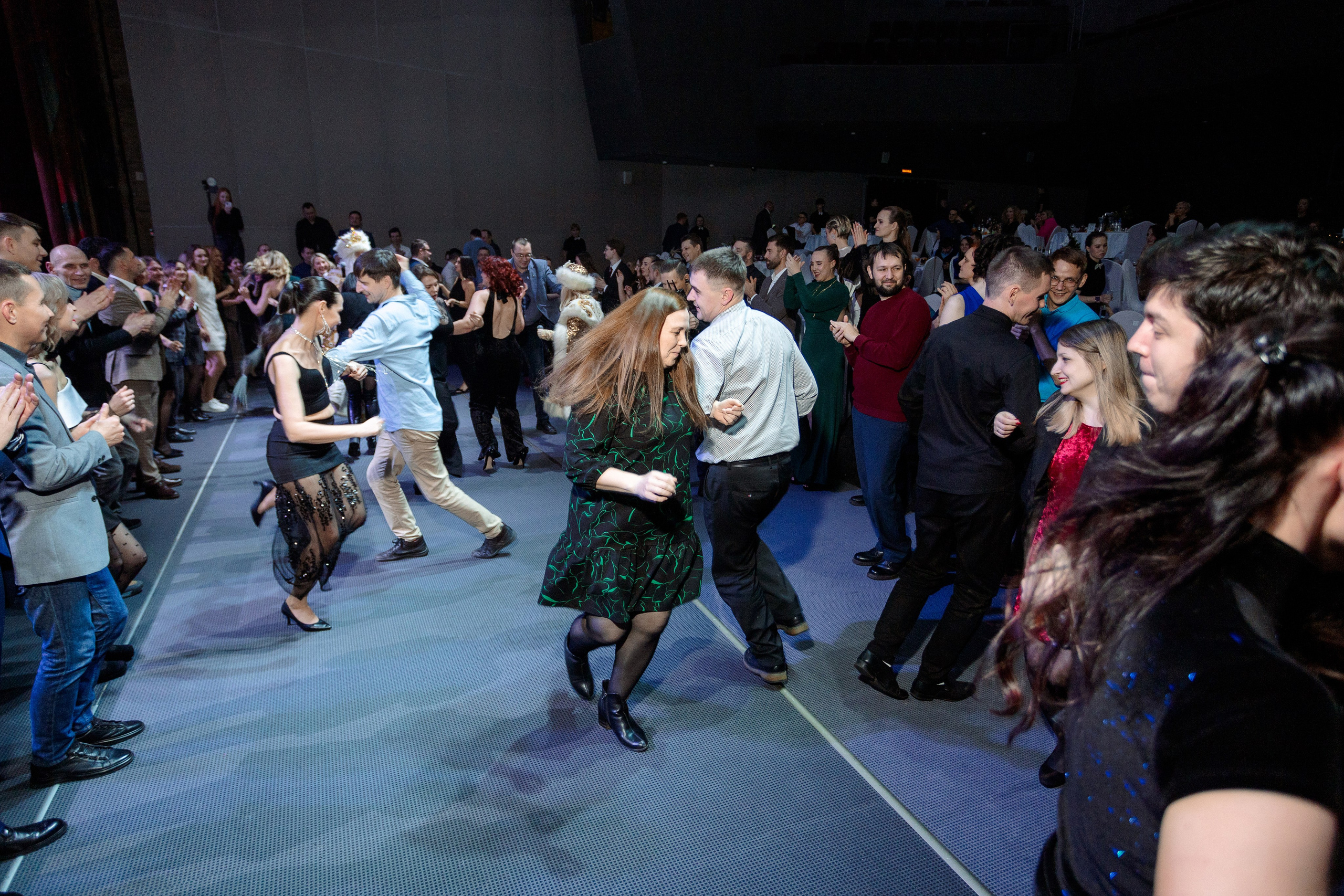 РЕПОРТАЖ: НОВЫЙ ГОД В ДК МЕТАЛЛУРГ. Профессиональный фотограф в Ижевске Леша Петров