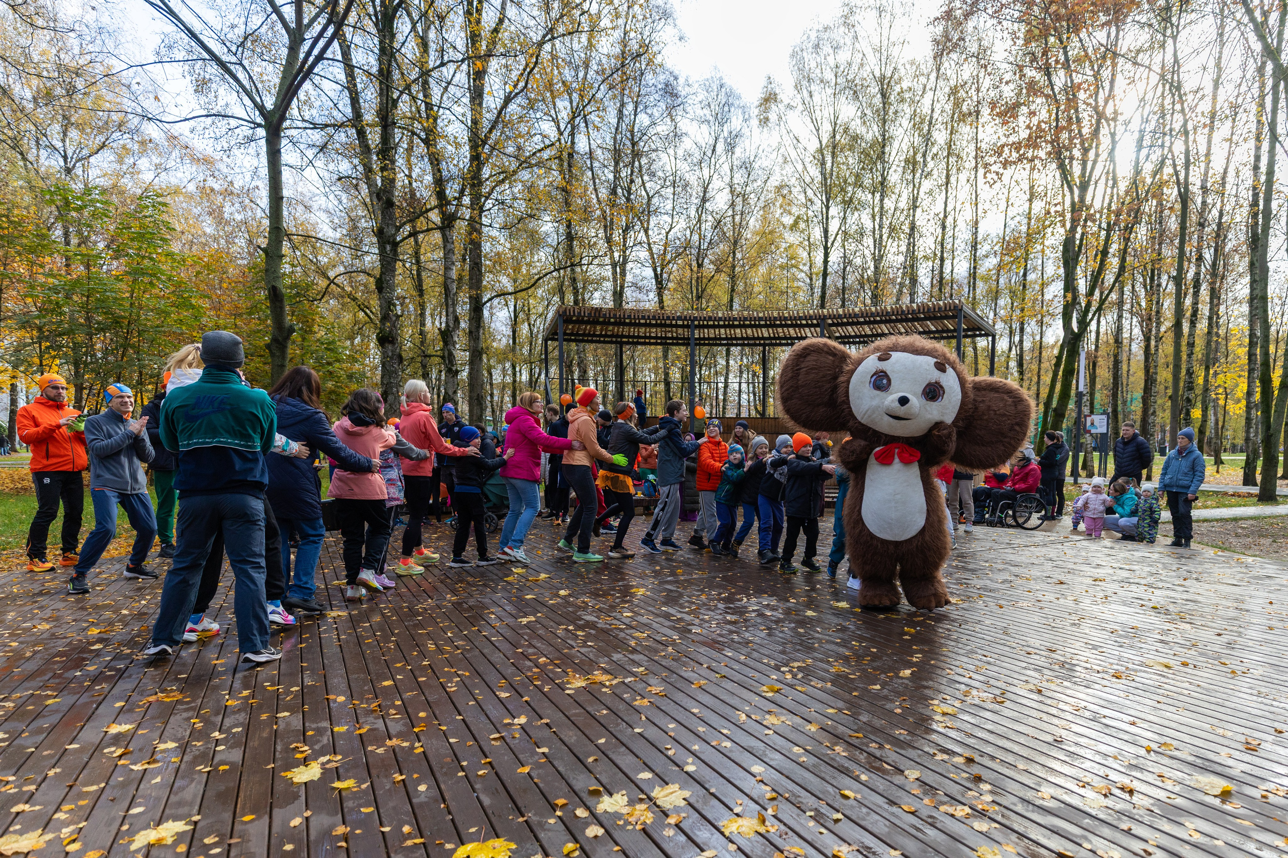5 вёрст в городском парке Лобня 18.10.25. Фотограф Сергей Ловкий