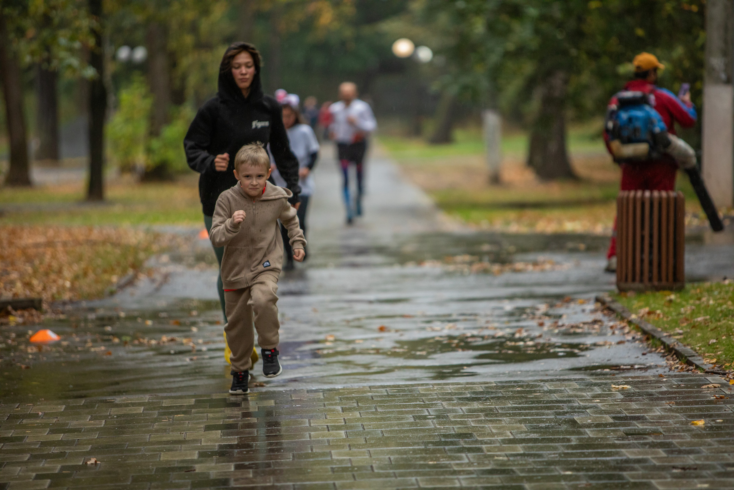 7 лет забегам 5 вёрст Химки 28.09.24. Фотограф Сергей Ловкий