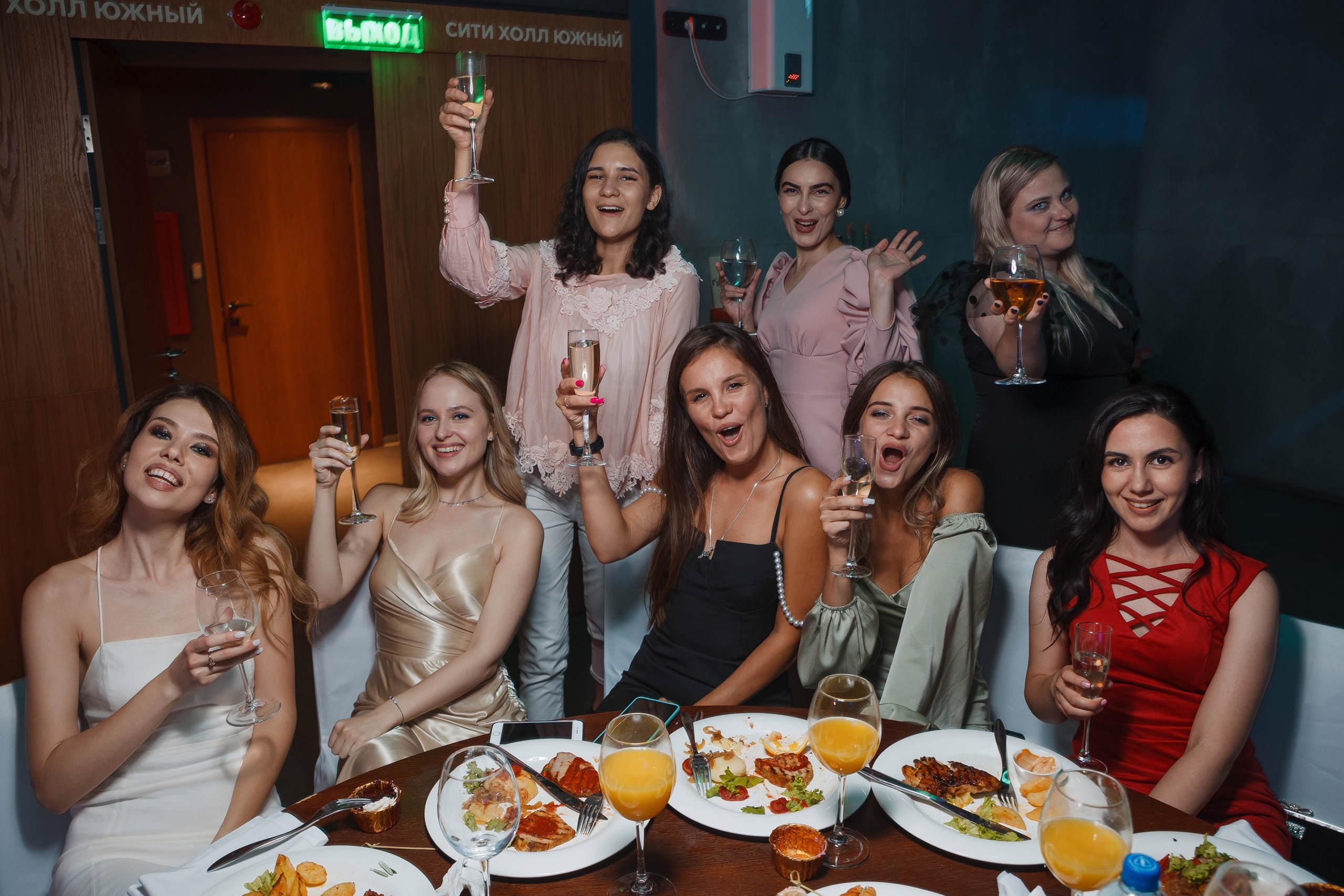 Выпускной вечер стоматологического факультета ВолГМУ. Свадебный и репортажный фотограф в Волгограде Антон Сидоренко