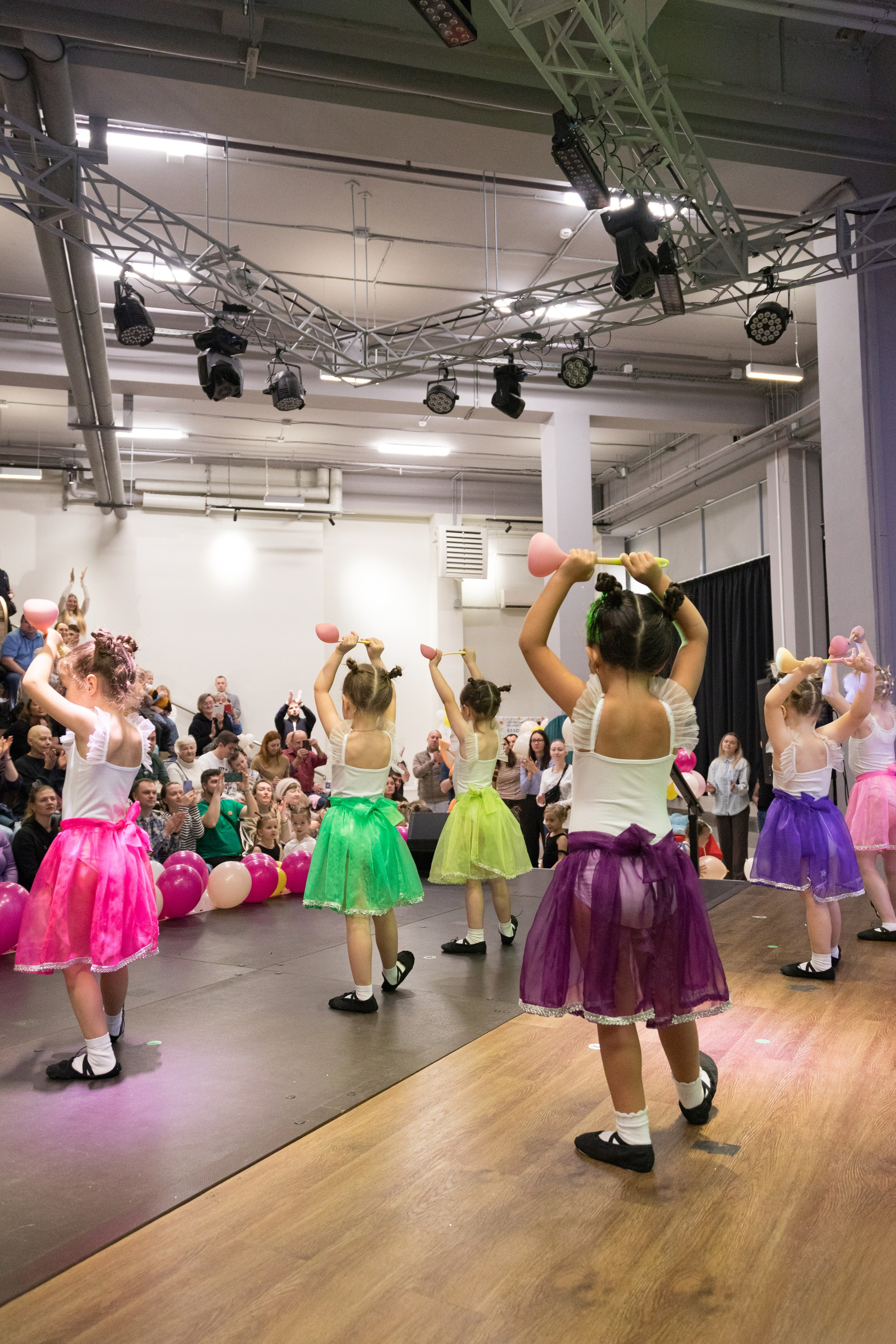 Отчетный концерт танцевального коллектива «ПЕТЕРБУРИКИ». Детский и контент фотограф Надя Волкова Санкт-Петербург