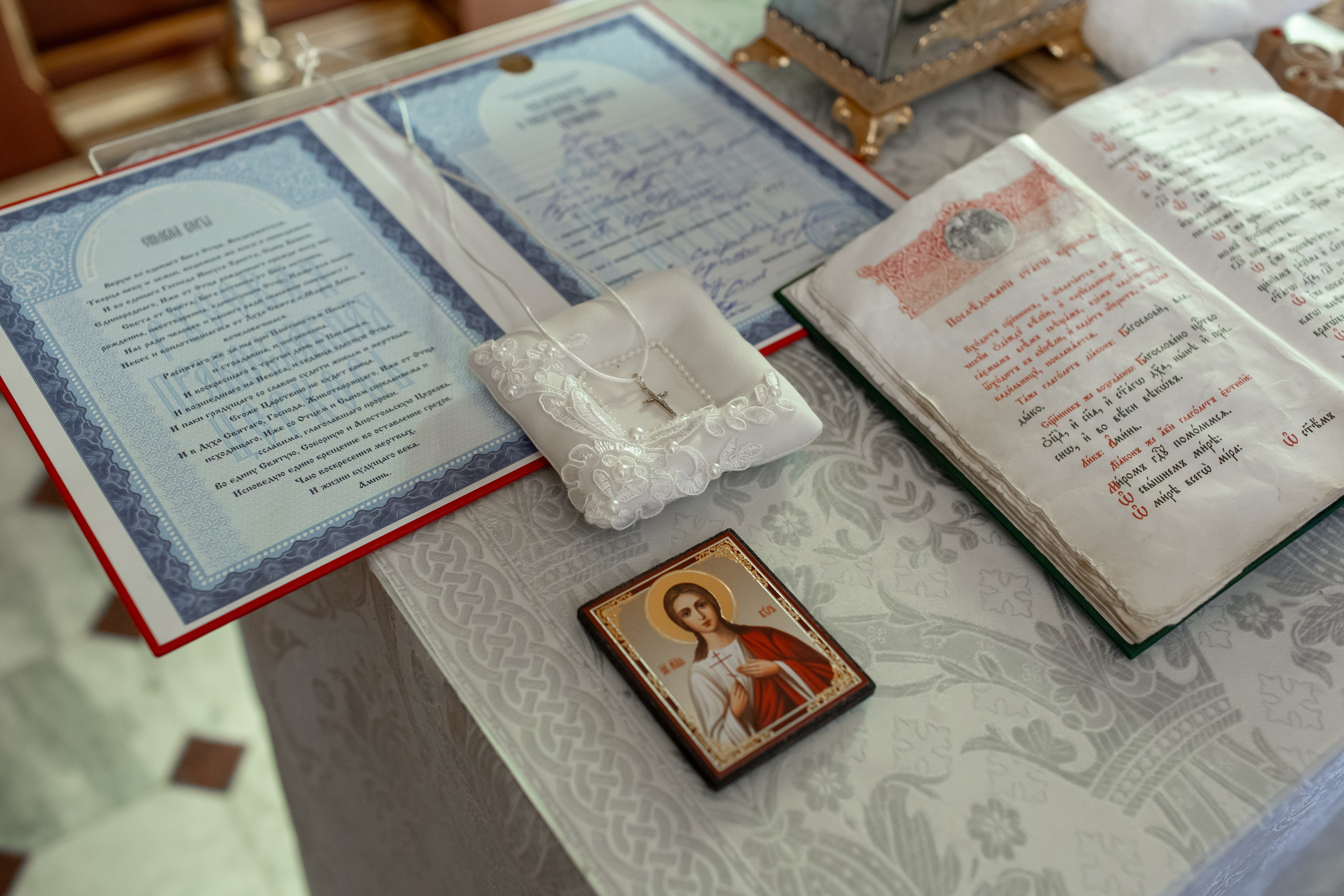 Крещение в Храме Воздвижения Креста Господня в Алтуфьеве. Профессиональный фотограф в Москве и Мо Мария Шантарёва