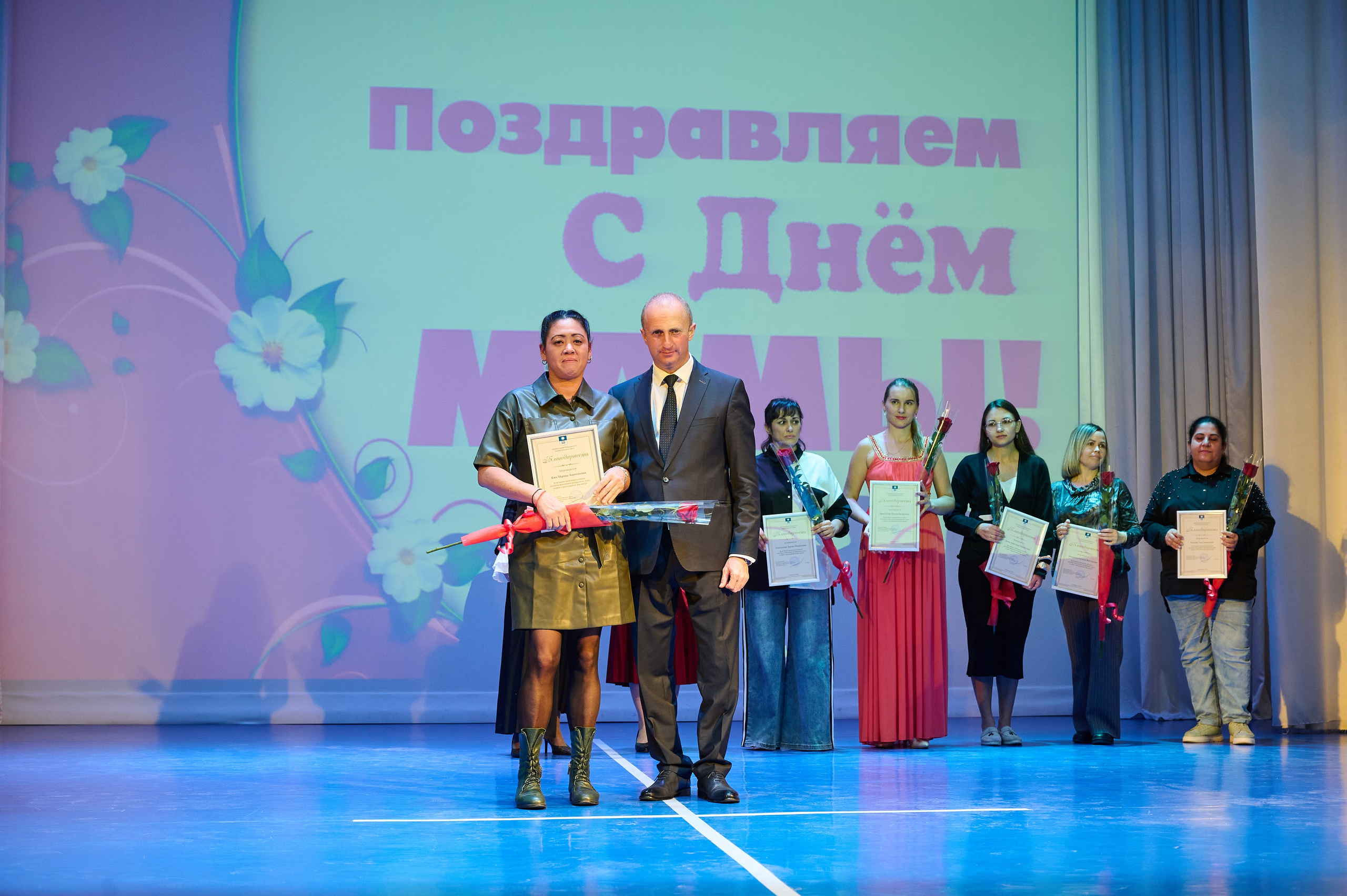 День матери Марьина Роща. Жизнь курорта Кабардинка в фотографиях