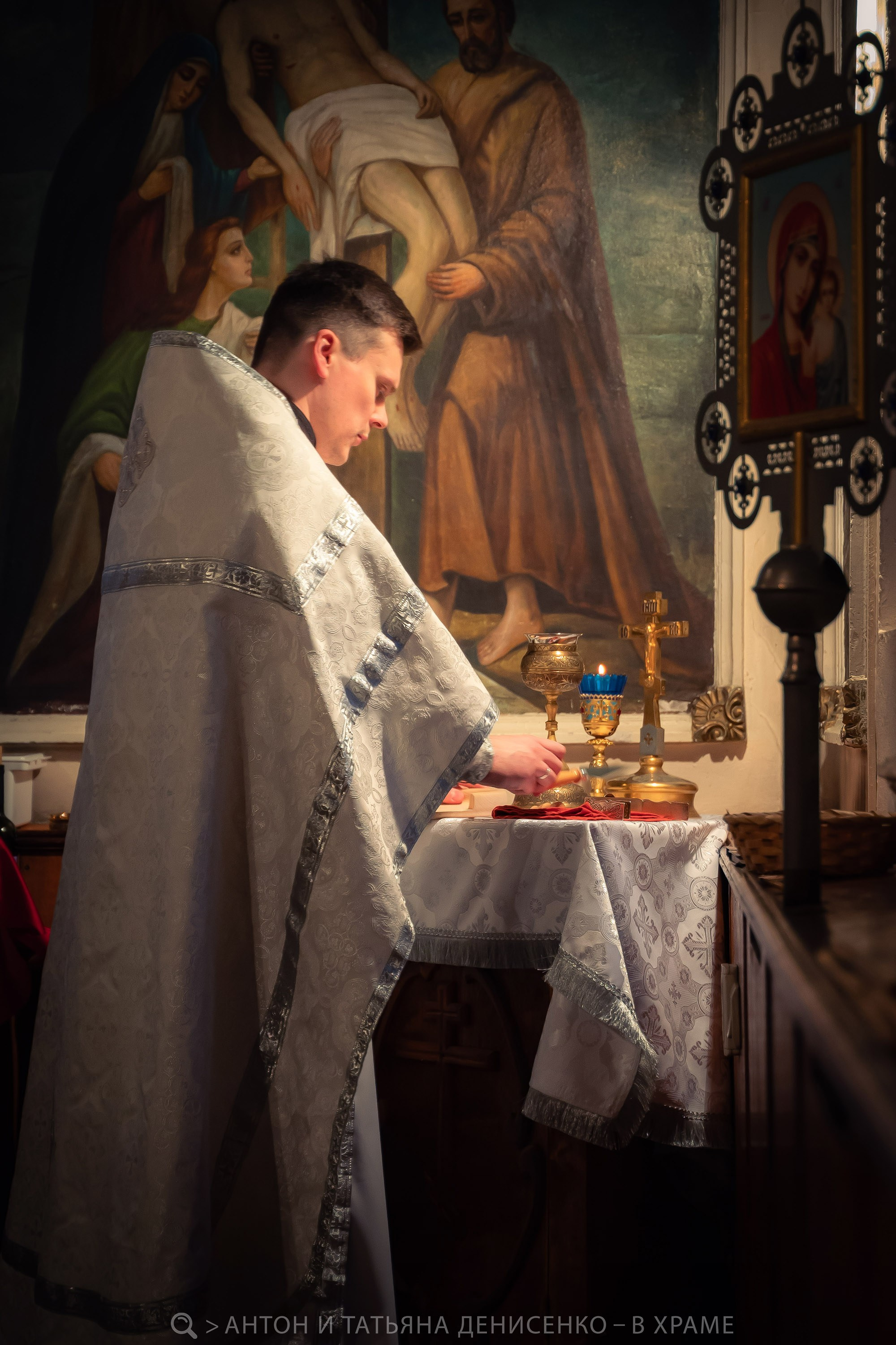 Храм свт. Николая Чудотворца, г. Зерноград. Божественная литургия. Антон и Татьяна Денисенко — В храме