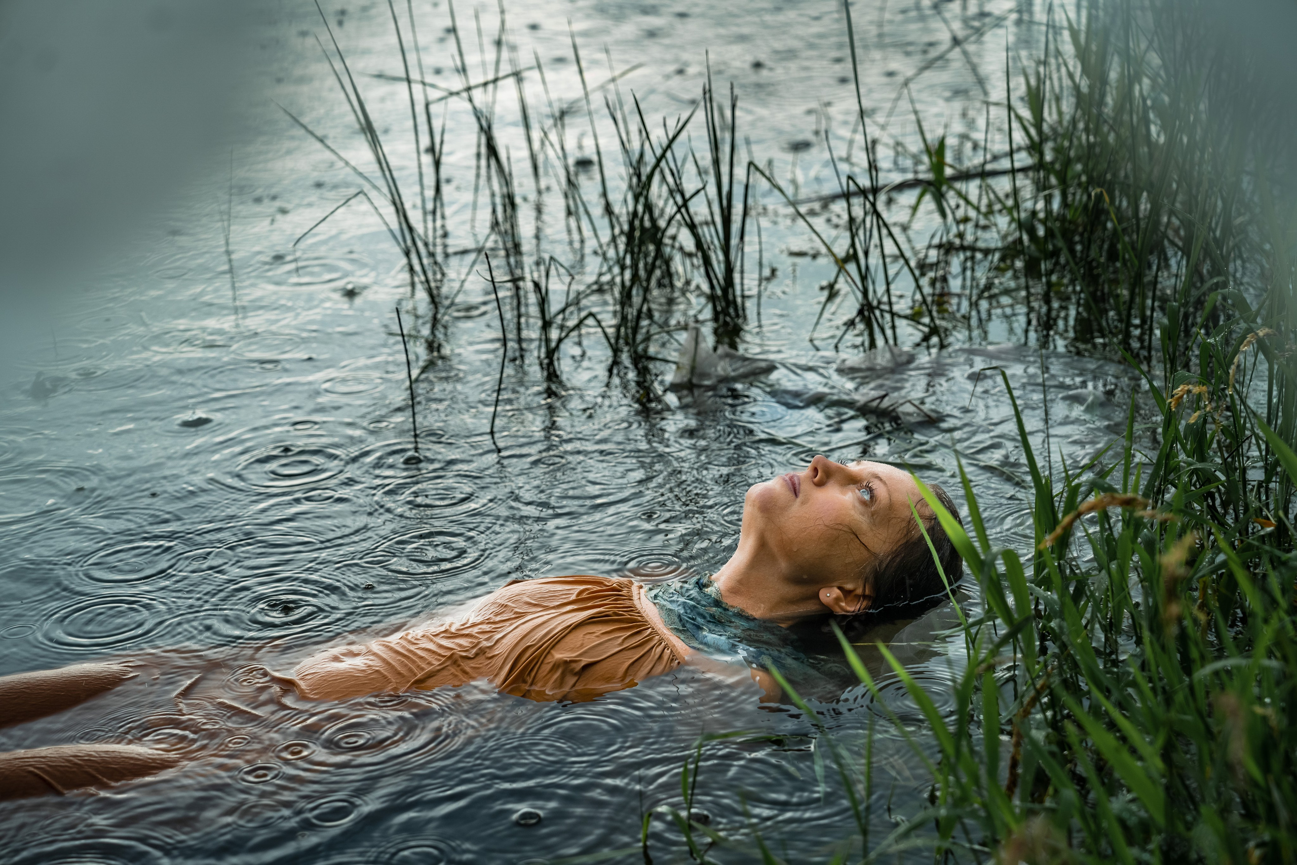 Женский портрет на природе