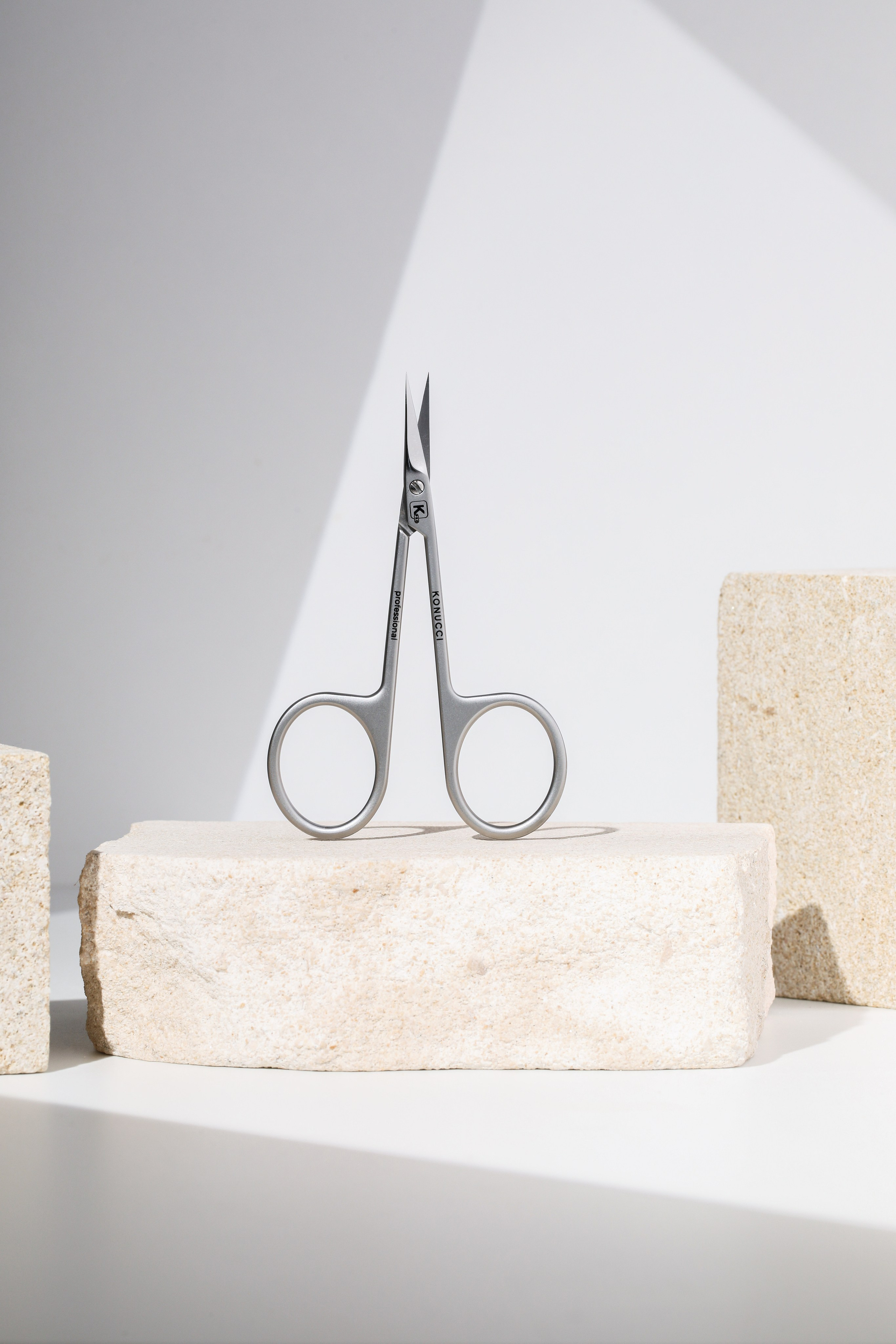 Ножницы для маникюра. Руденко Дарья предметный фотограф, Москва