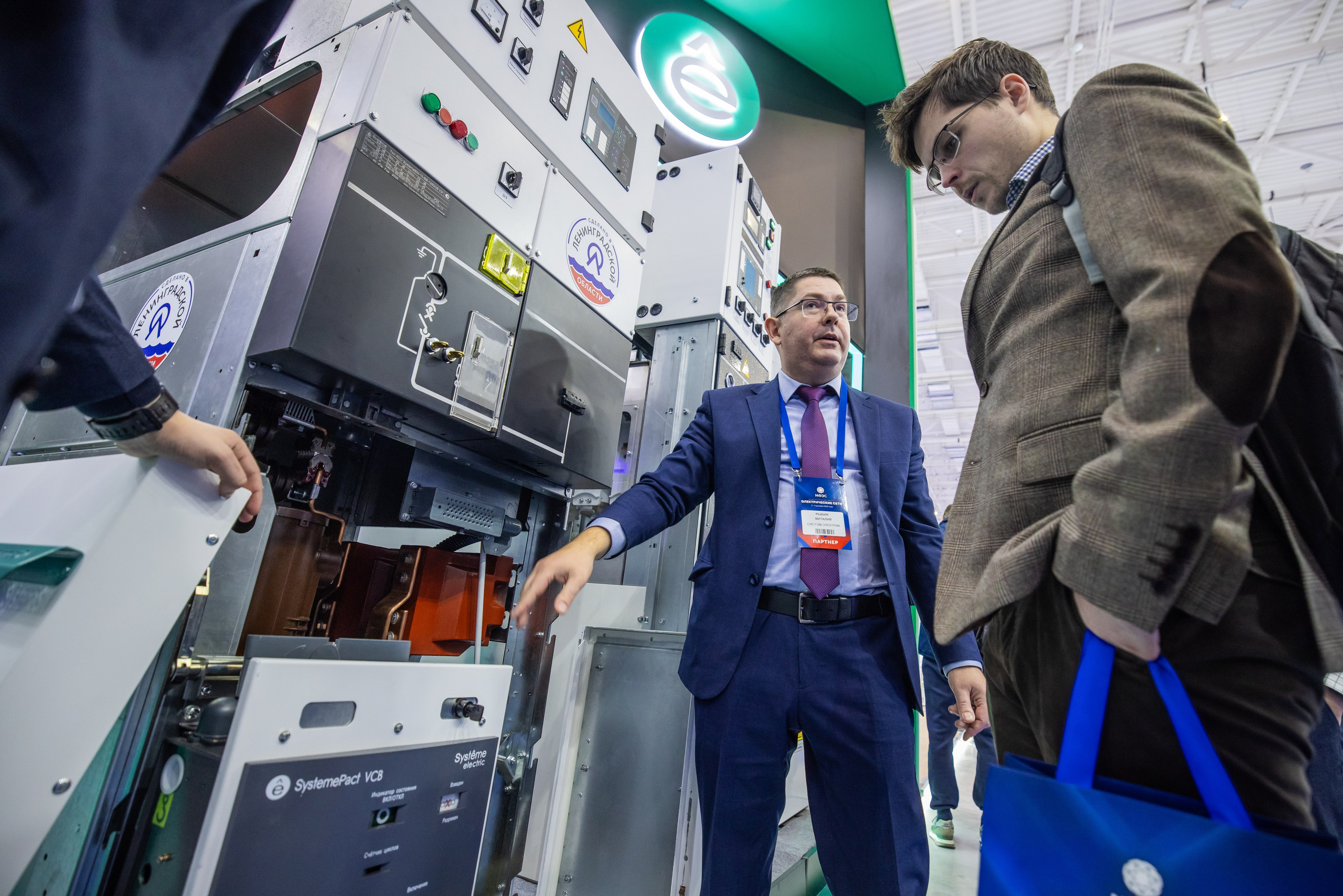 Образцы электротехнического оборудования Systeme Electric