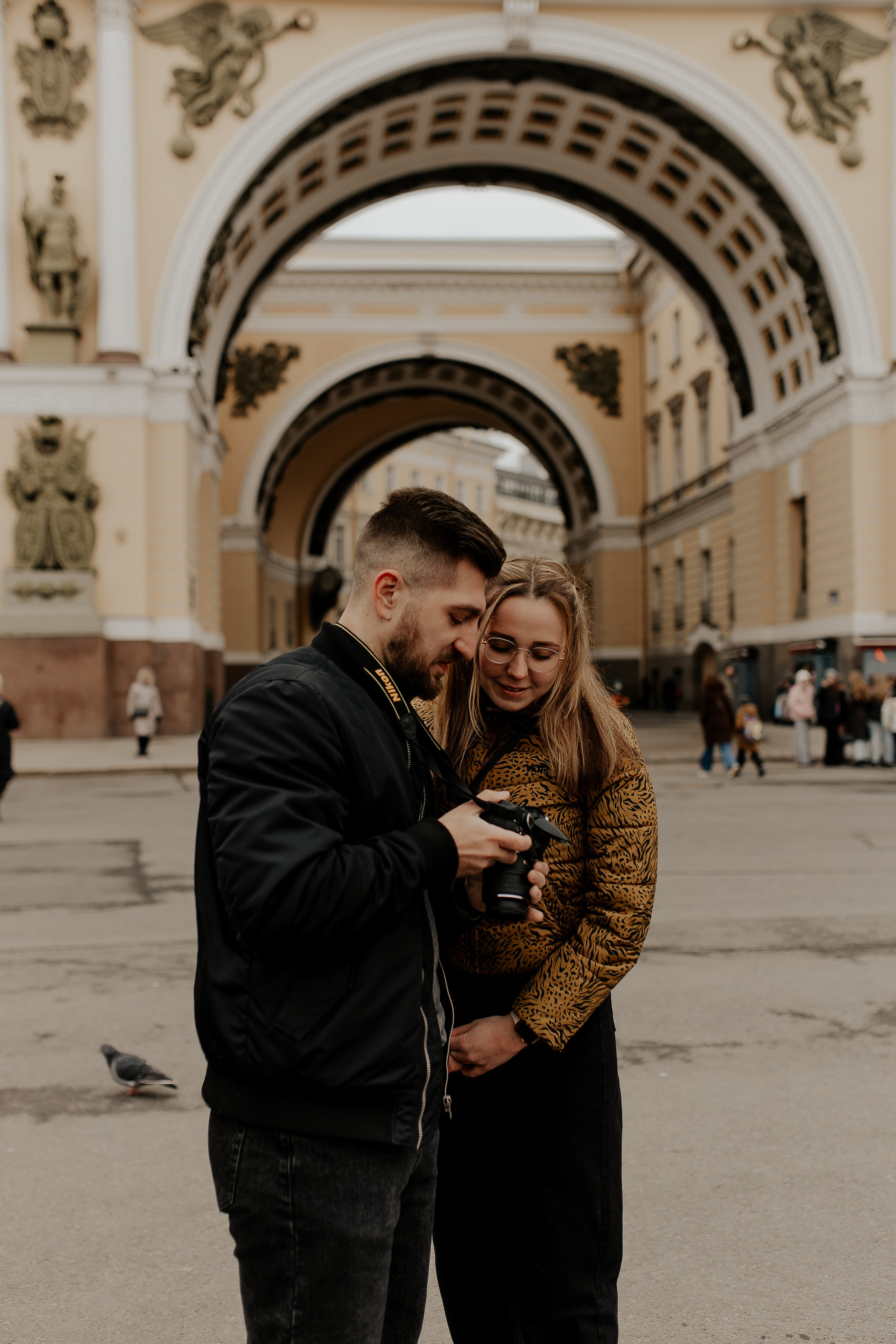Пара у главного штаба. Фотограф в Санкт-Петербурге Лиза Семченкова