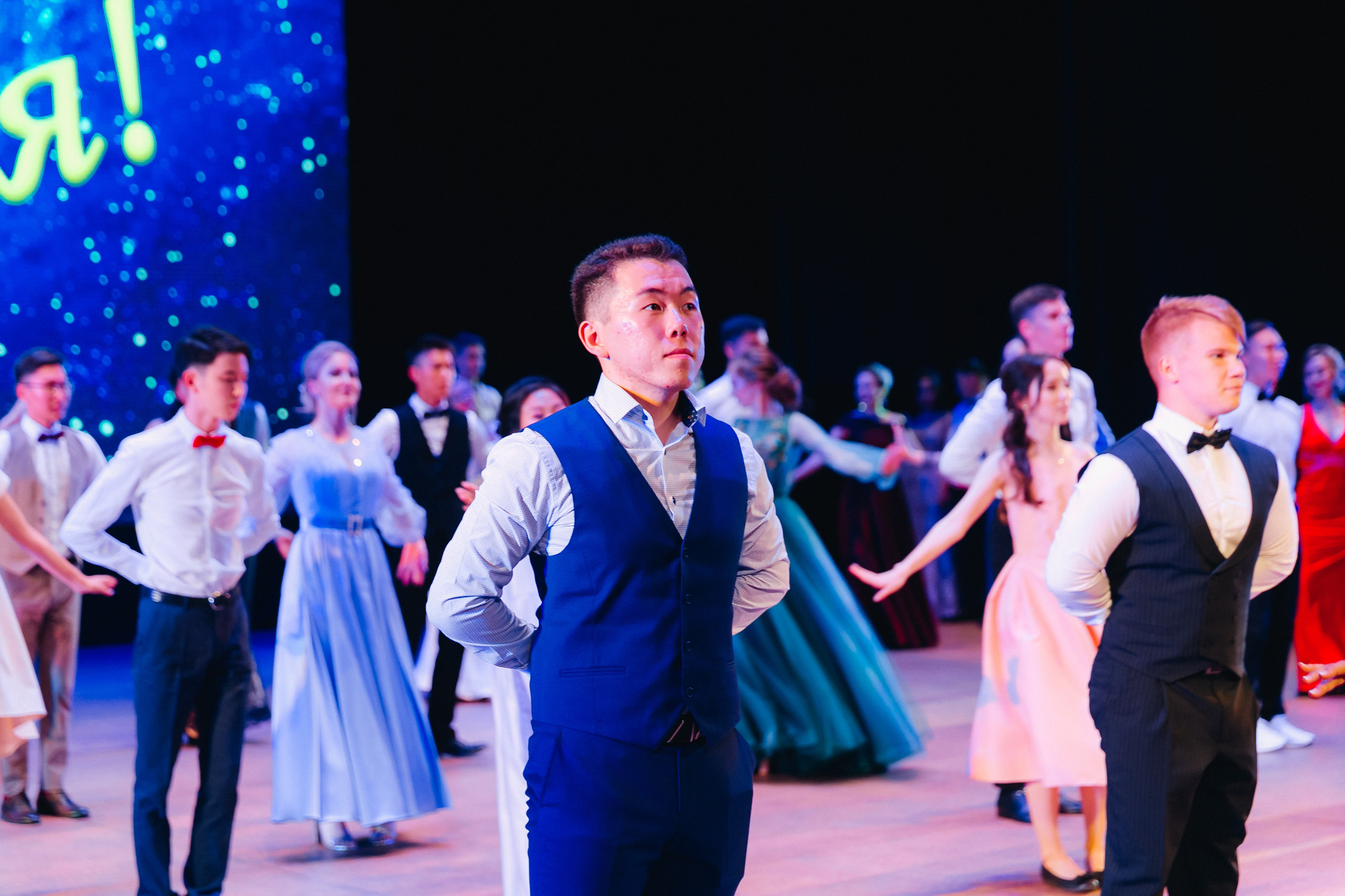 Вручение аттестатов 14 Гимназия. Свадебный и семейный фотограф в Улан-Удэ