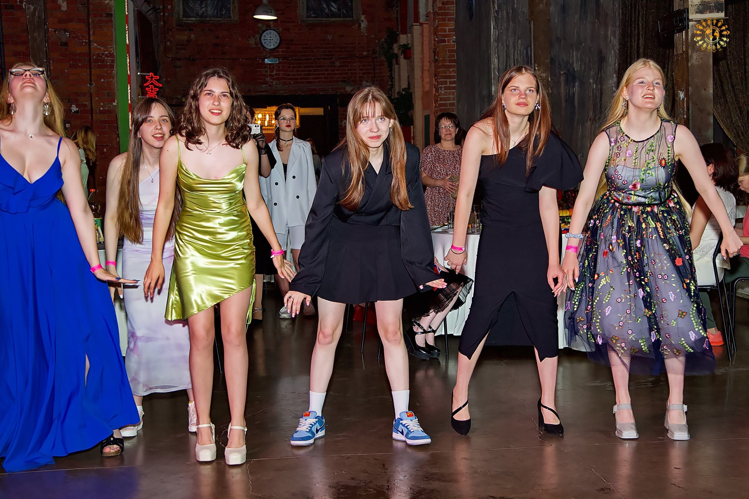 Выпускной 2023 (9-й класс, школа № 46). Loft Urban. Москва. Репортажная съемка в Москве и области. Анималистика