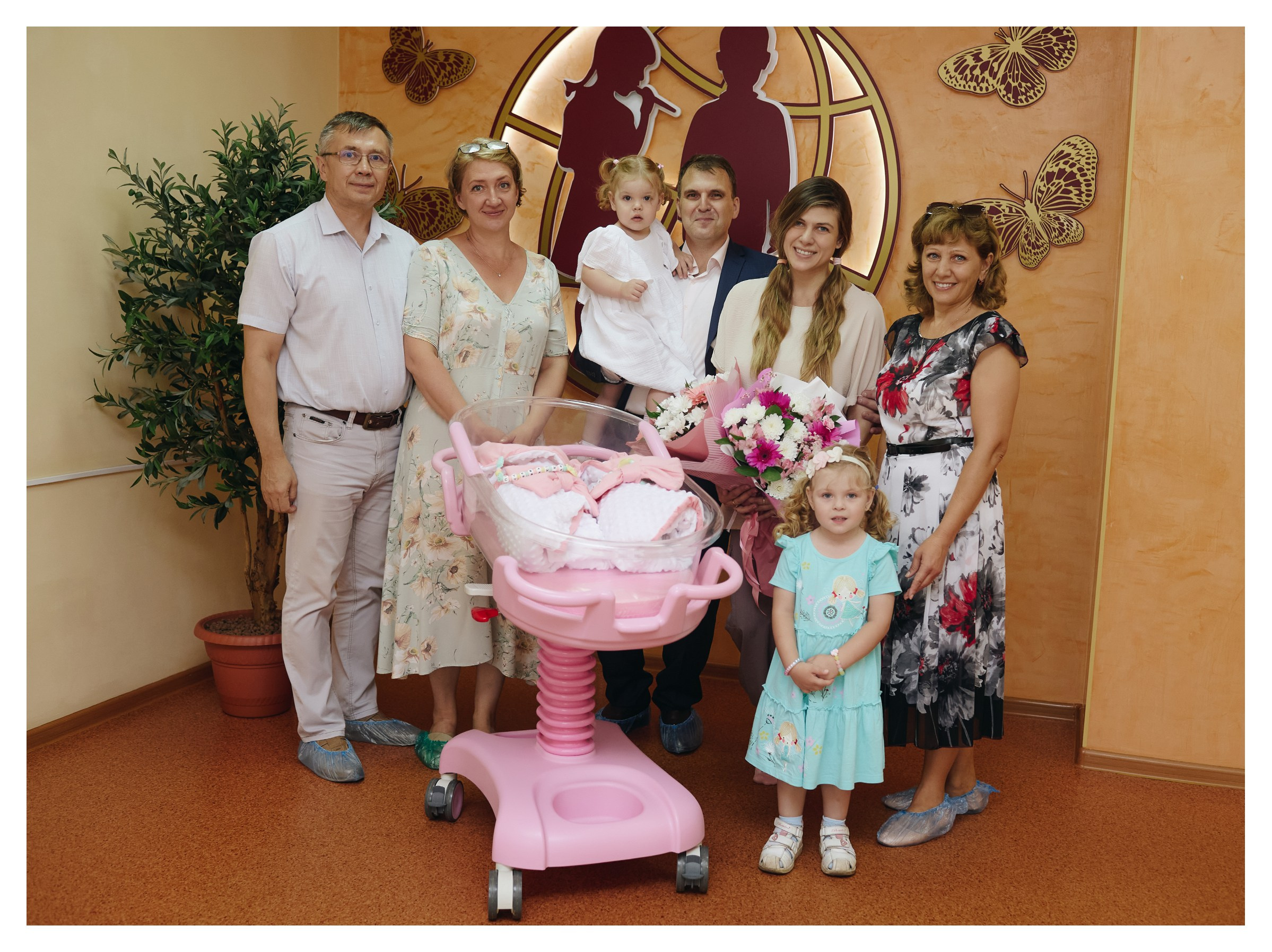 Выписка из роддома. Фотограф Беременности и Новорождённых в Кемерово