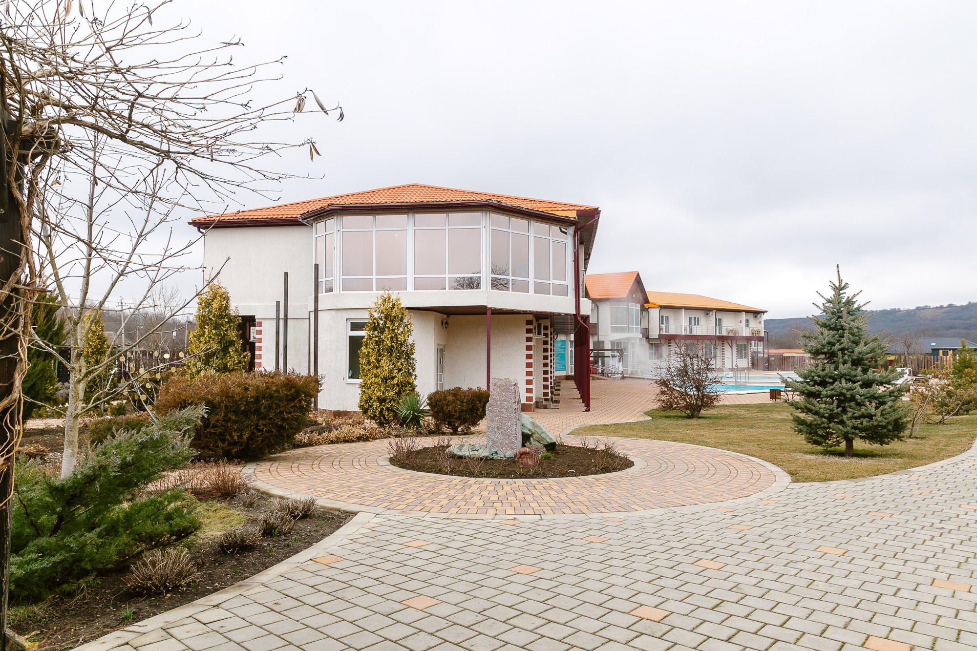 Фотографии территории термального источника март 2024 год