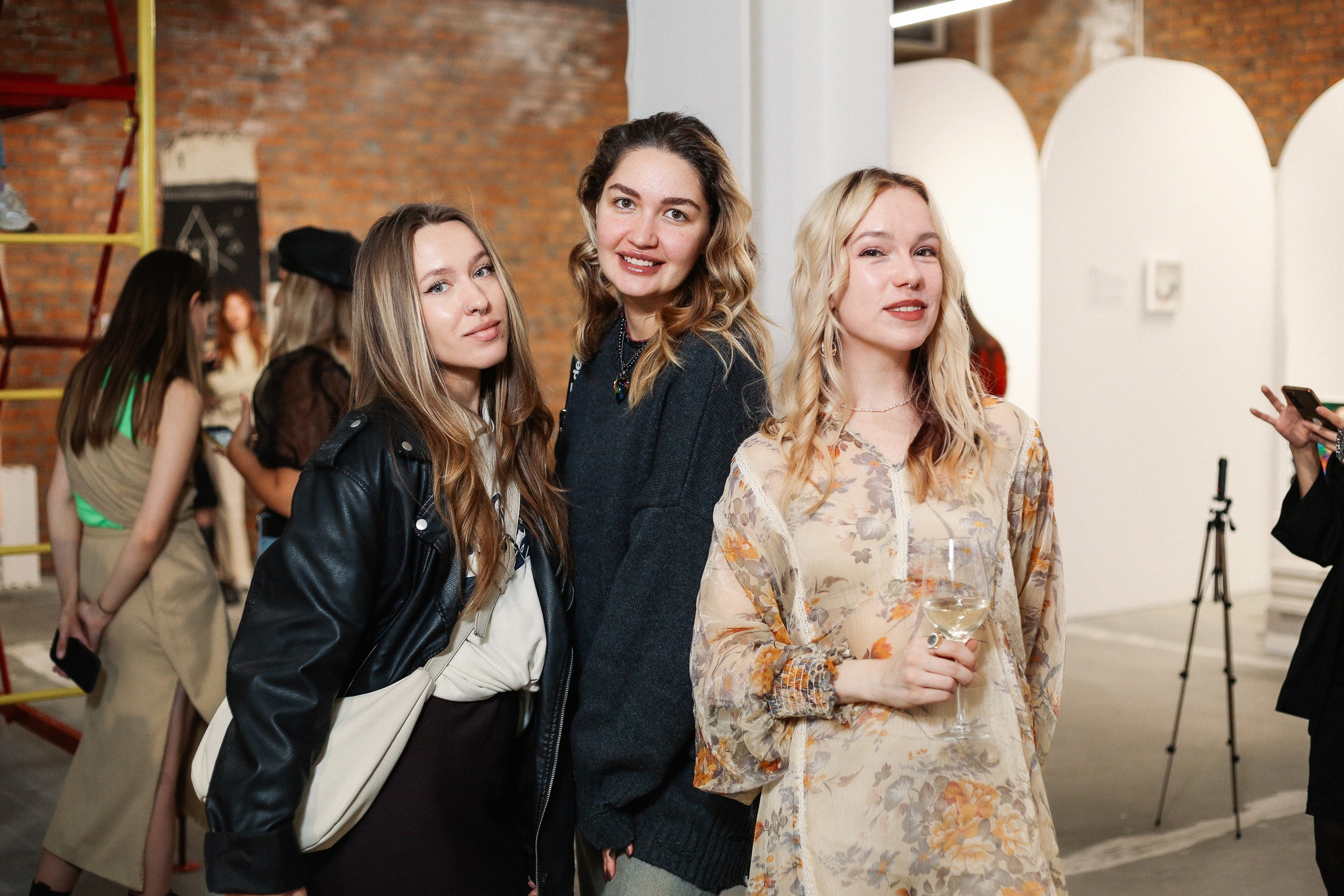 Открытие выставки в галерее. Портретный и репортажный фотограф. Мыльников Илья