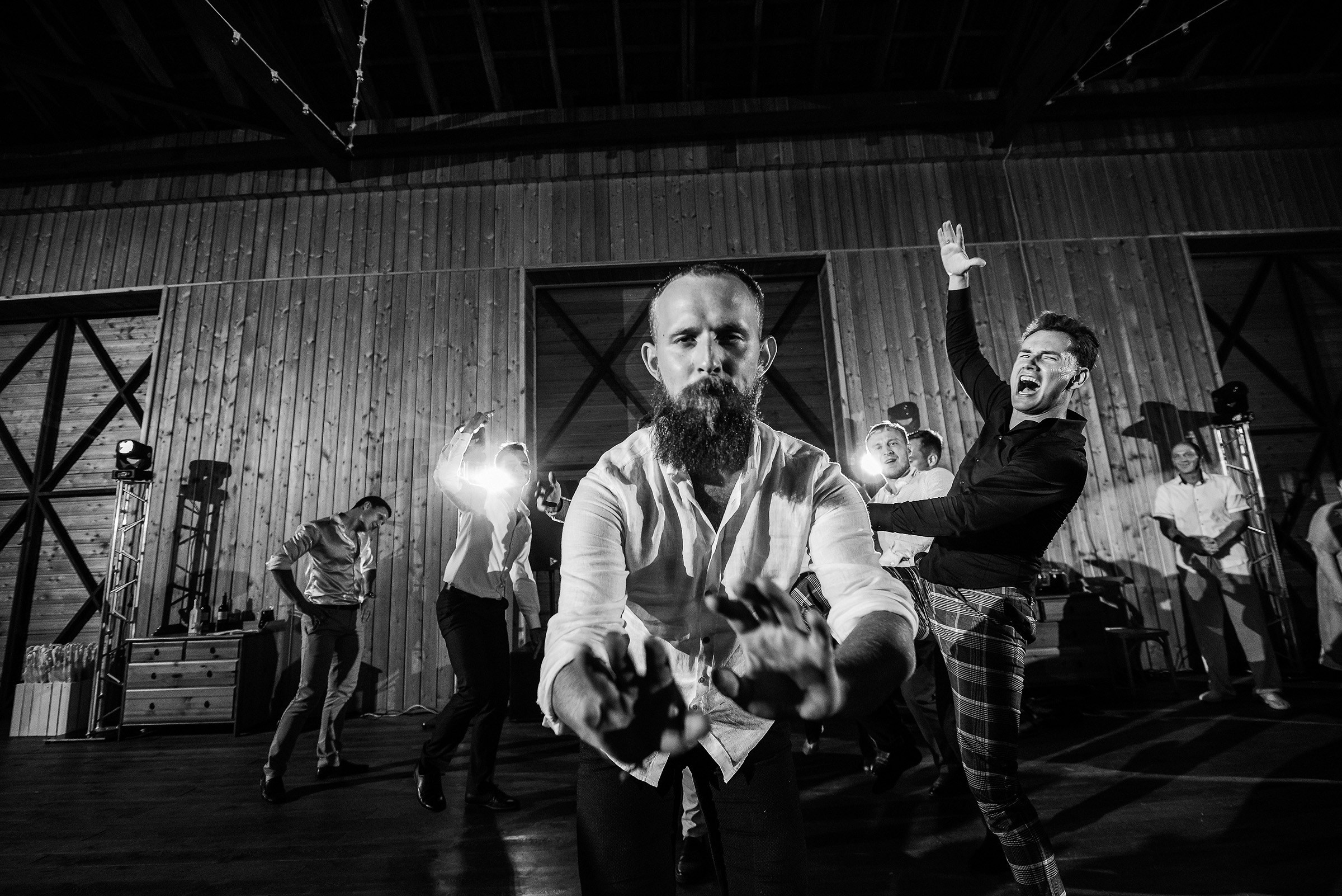 🌄 Демьян и Катя — свадьба в нацпарке "Столбы" | Веселый банкет и эпичные фото на скалах. 📸 Свадебный и семейный фотограф в Красноярске Тихомиров Евгений | 17 лет опыта | 800+ свадеб