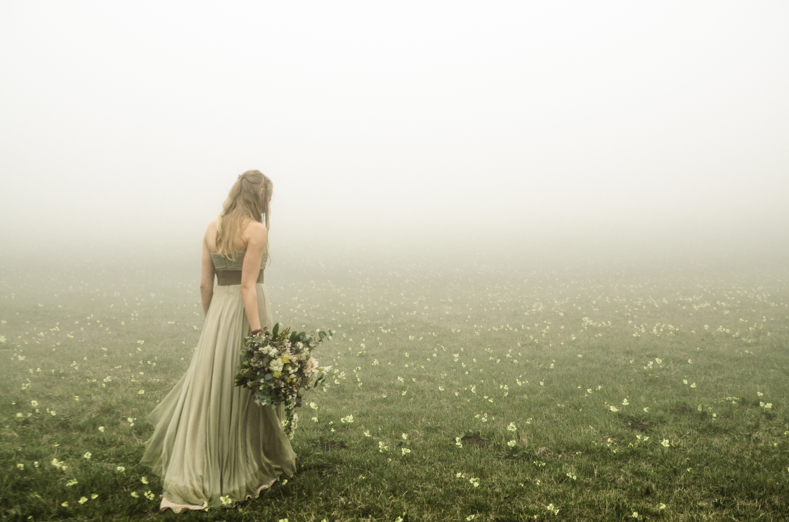 Свадебная фотосессия в горах. Выездная регистрация в тумане. Очаровате. Фотограф Ольга Дзюба. Фототерапия как зеркало души. КМВ