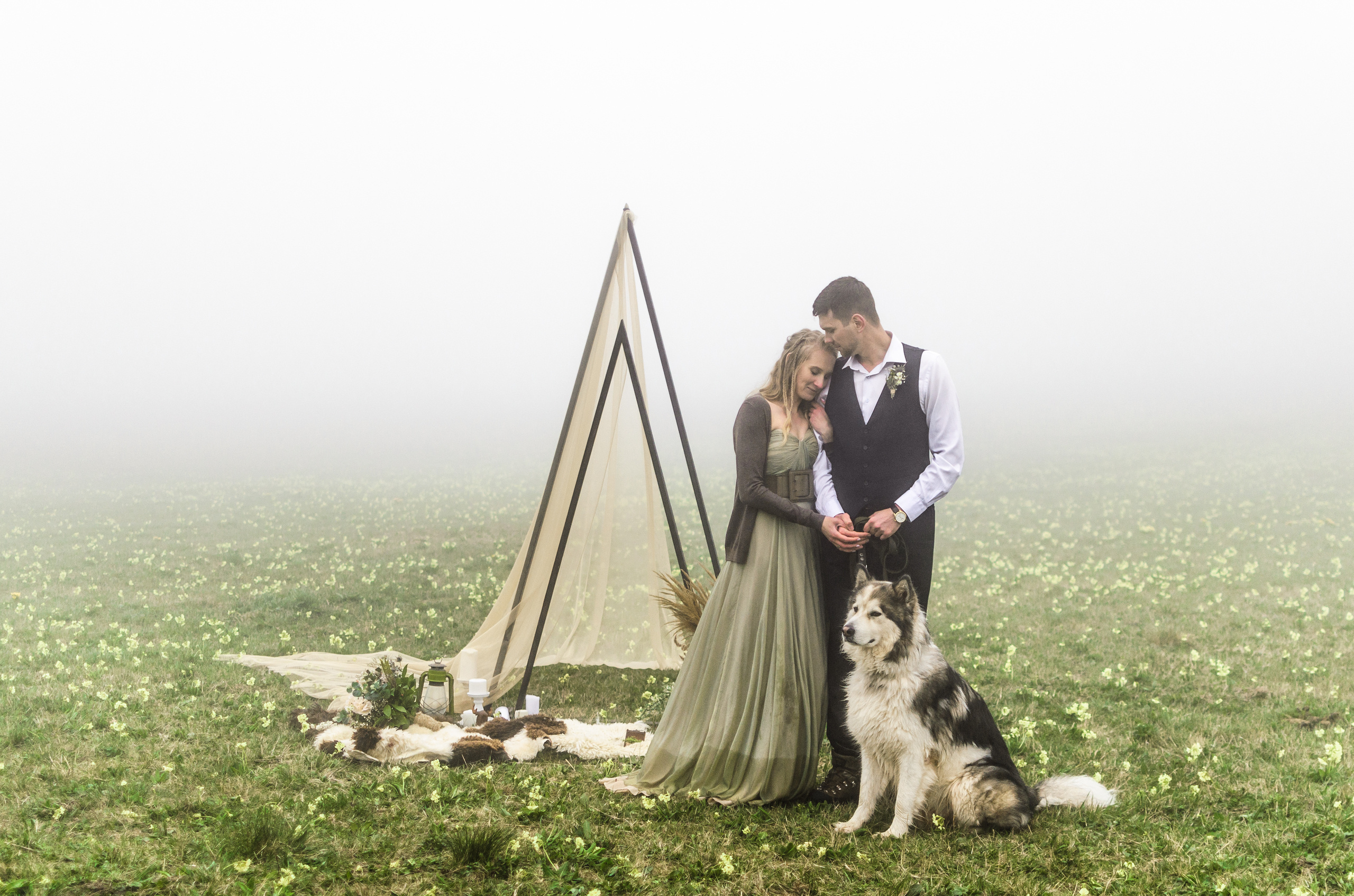 Свадебная фотосессия в горах. Выездная регистрация в тумане. Очаровате. Фотограф Ольга Дзюба. Фототерапия как зеркало души. КМВ