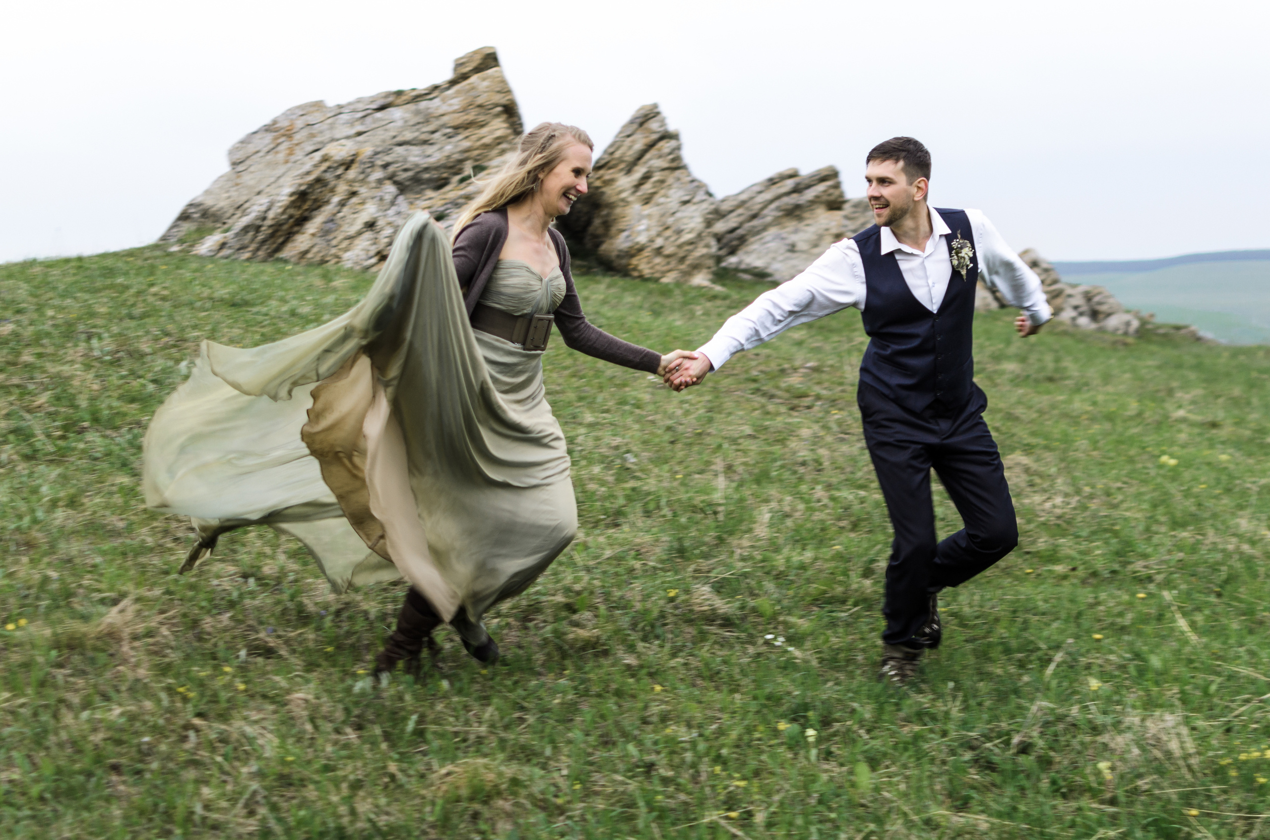 Свадебная фотосессия в горах. Выездная регистрация в тумане. Очаровате. Фотограф Ольга Дзюба. Фототерапия как зеркало души. КМВ