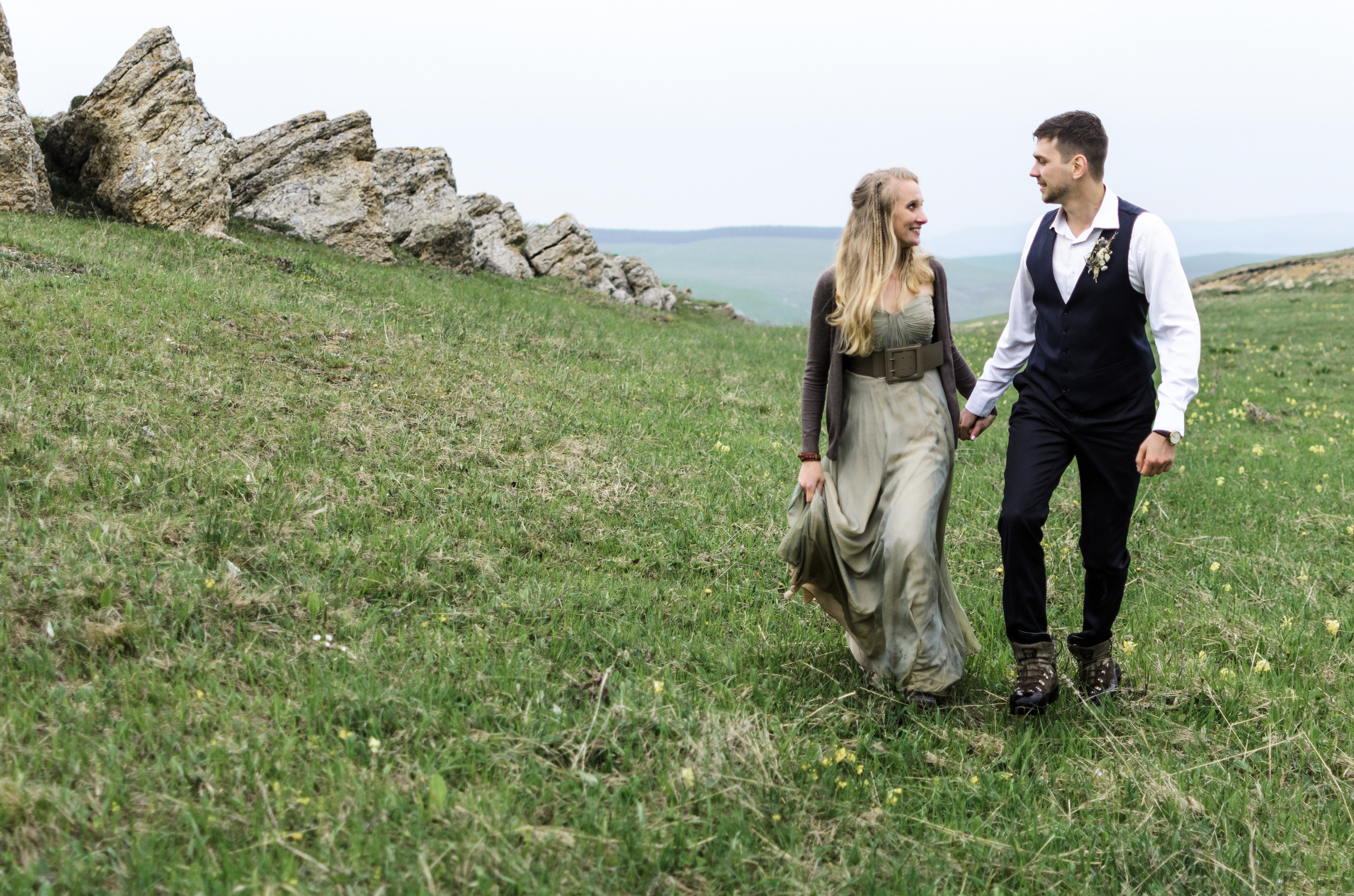 Свадебная фотосессия в горах. Выездная регистрация в тумане. Очаровате. Фотограф Ольга Дзюба. Фототерапия как зеркало души. КМВ