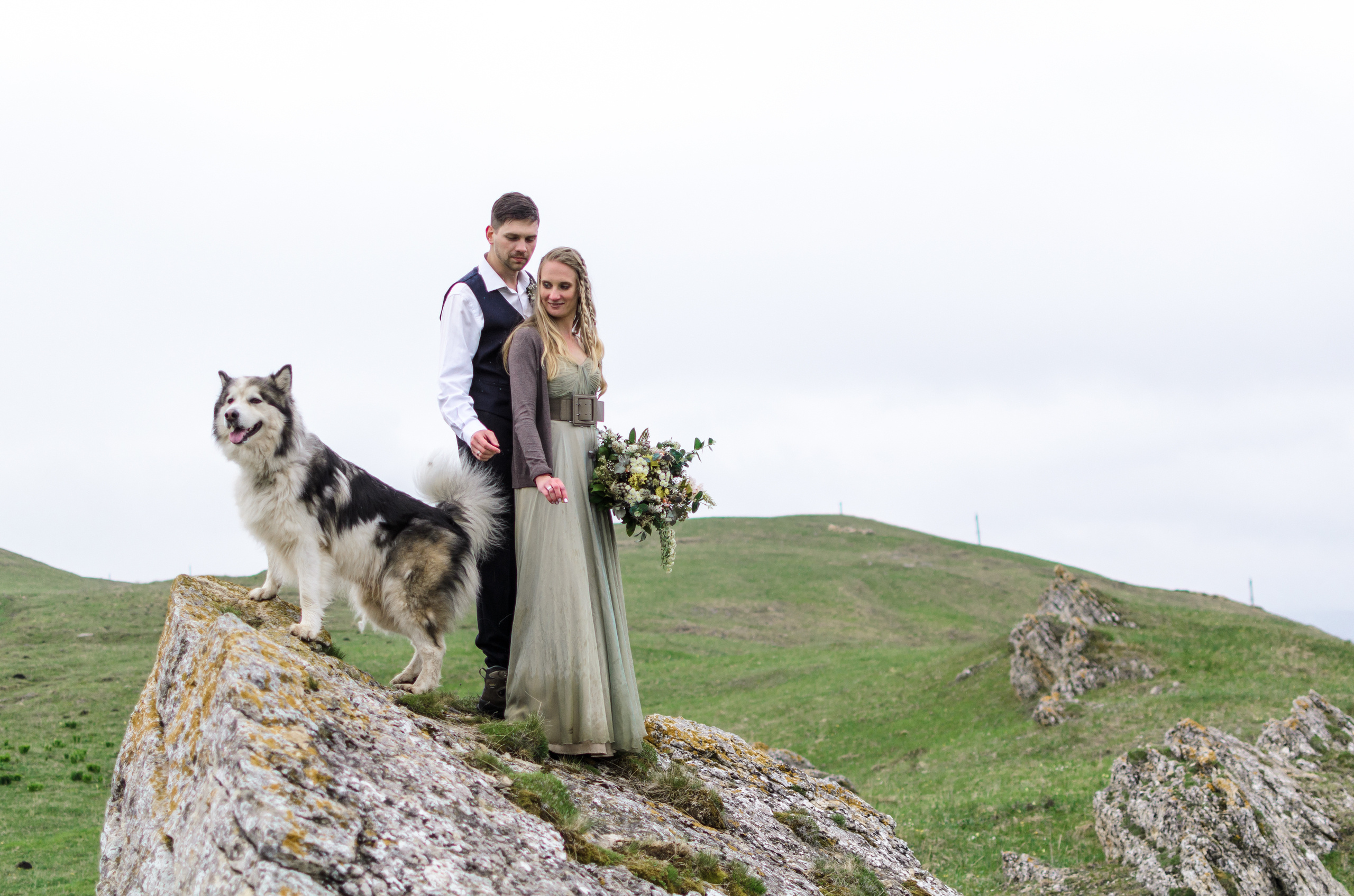 Свадебная фотосессия в горах. Выездная регистрация в тумане. Очаровате. Фотограф Ольга Дзюба. Фототерапия как зеркало души. КМВ