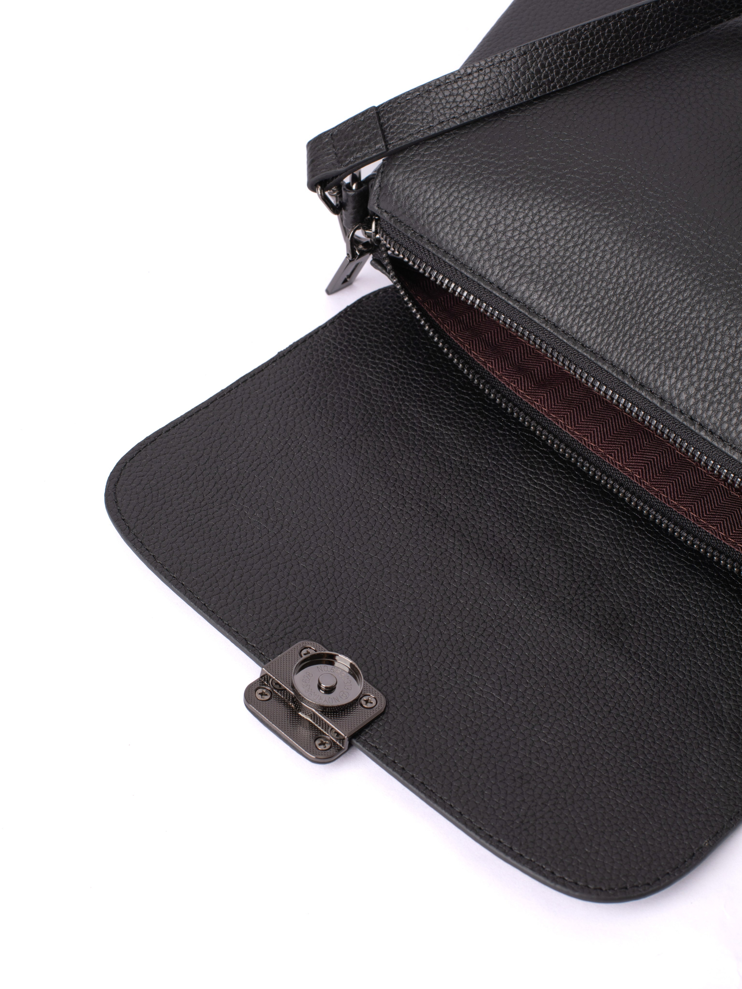 Женские сумки. Фотостудия предметной и модельной съёмки для маркетплейсов