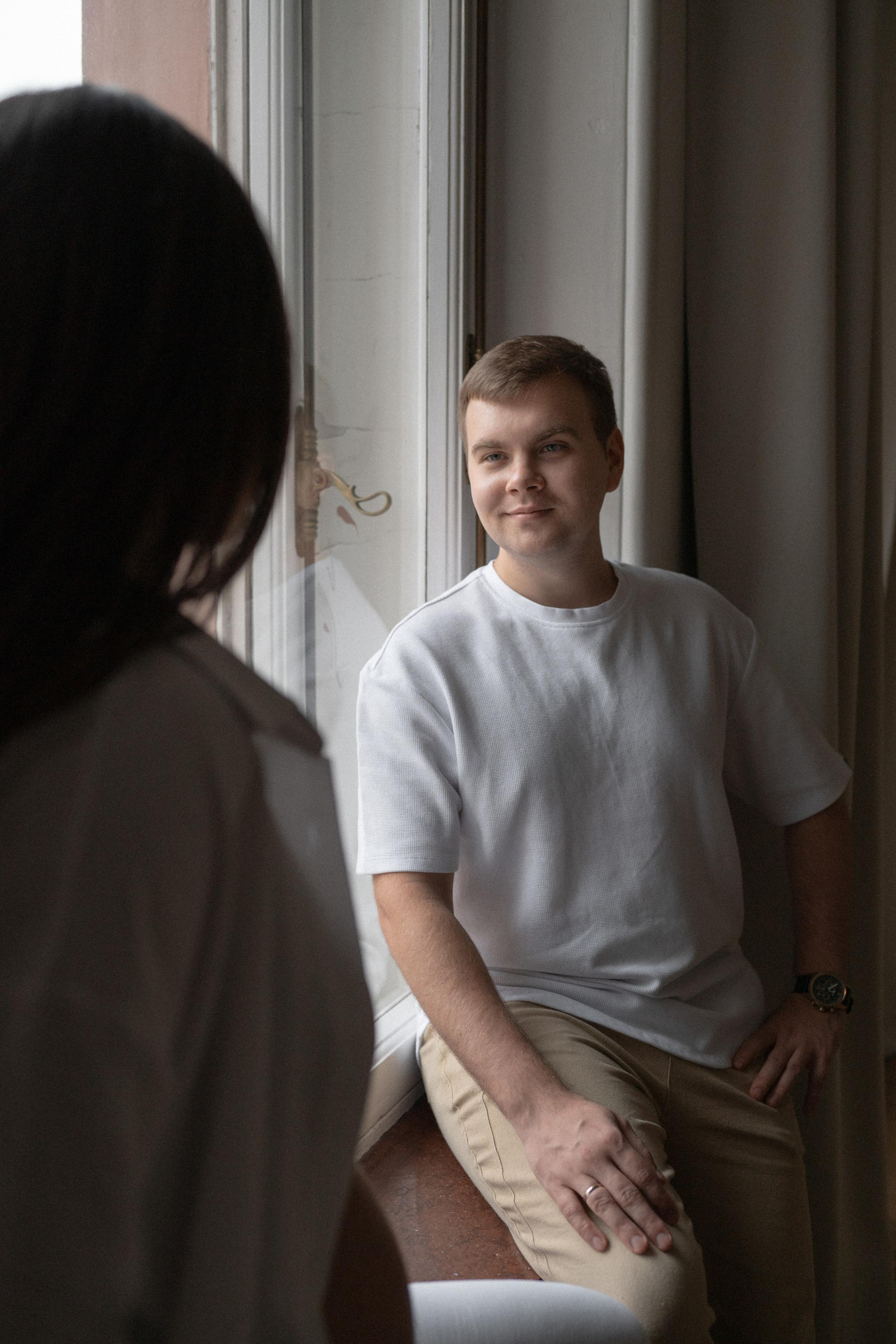 лаконичная фотосессия беременности в фотостудии