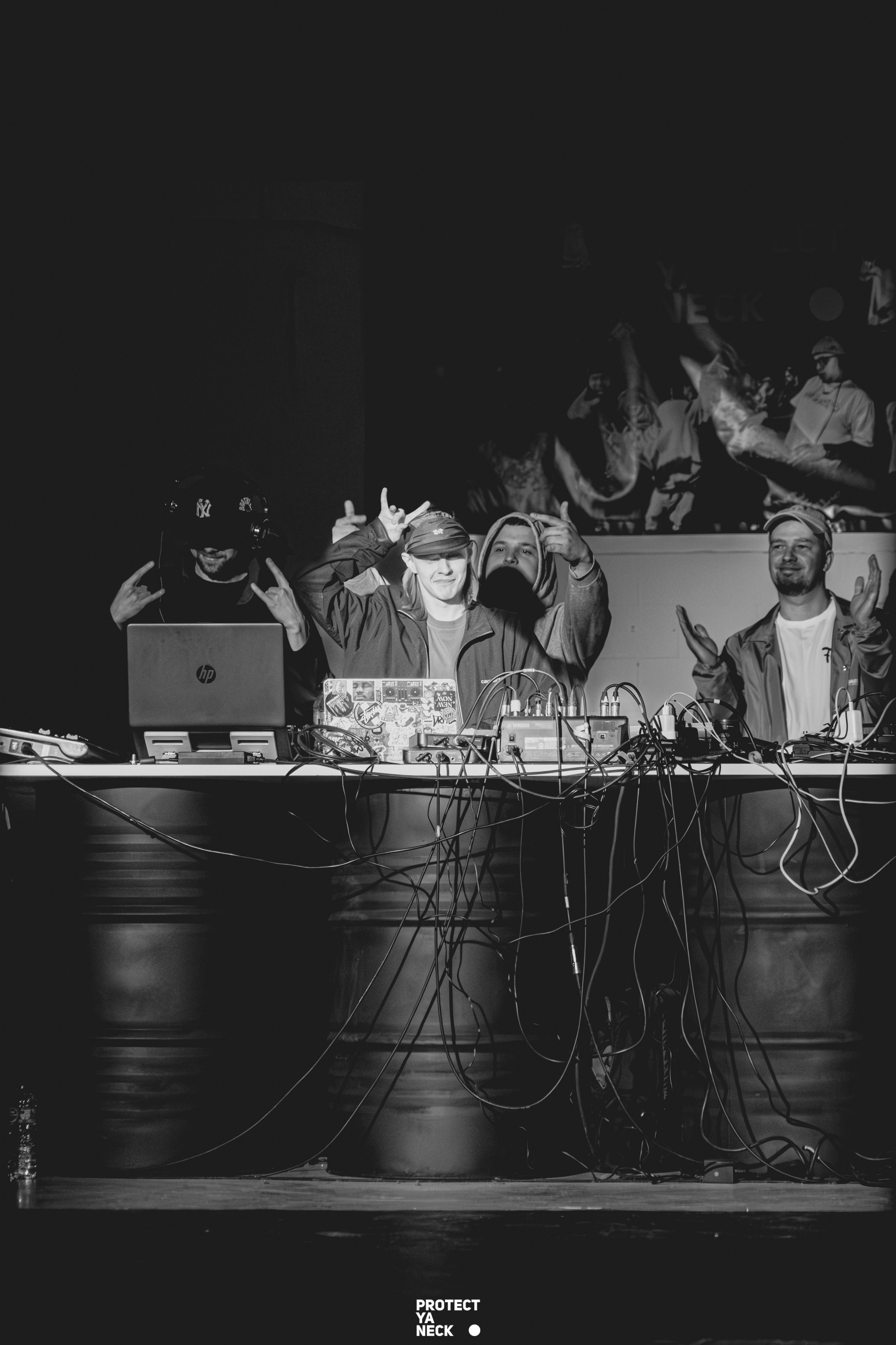 PROTECT YA NECK 22/03 (@youlovebu). Соня бу тебя сфоткала