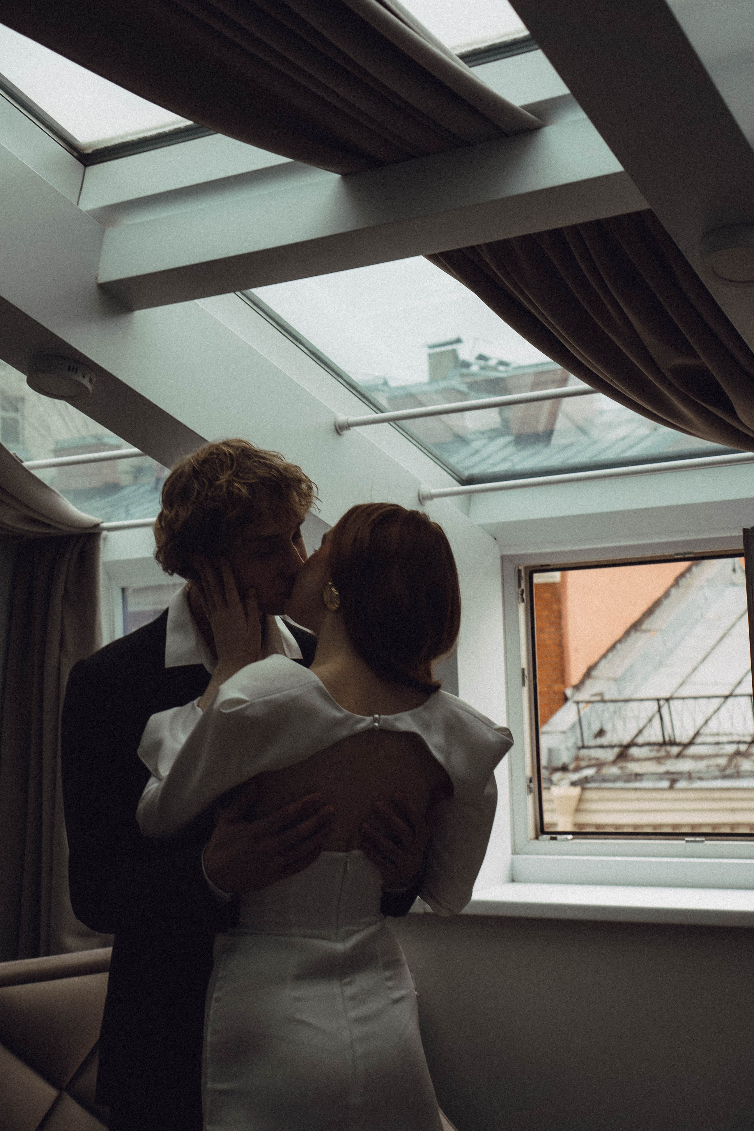 СВАДЕБНАЯ СЬЕМКА В ОТЕЛЕ. СБОРЫ ЖЕНИХА И НЕВЕСТЫ И ТАКЖЕ ТОР И ПОДГОТОВКА К ПРОГУЛКЕ. Профессиональный фотограф, Санкт-Петербург — Виктория Богомолова