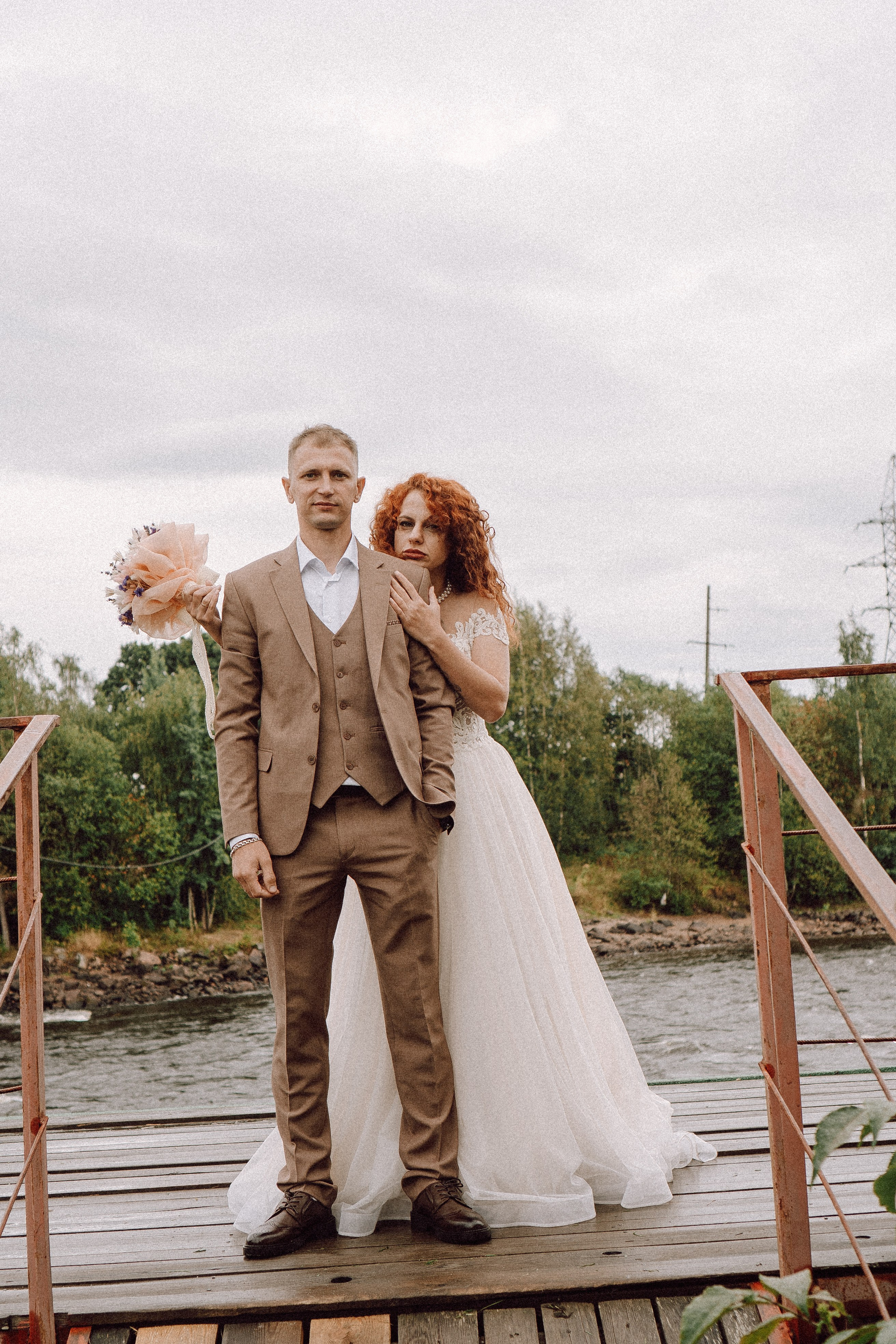 СВАДЕБНАЯ ФОТОСЕССИИЯ ПАРЫ В ГОРОДЕ ПРИОЗЕРСК В СОСНОВОМ ЛЕСУ И С ПИКАПОМ. Профессиональный фотограф, Санкт-Петербург — Виктория Богомолова