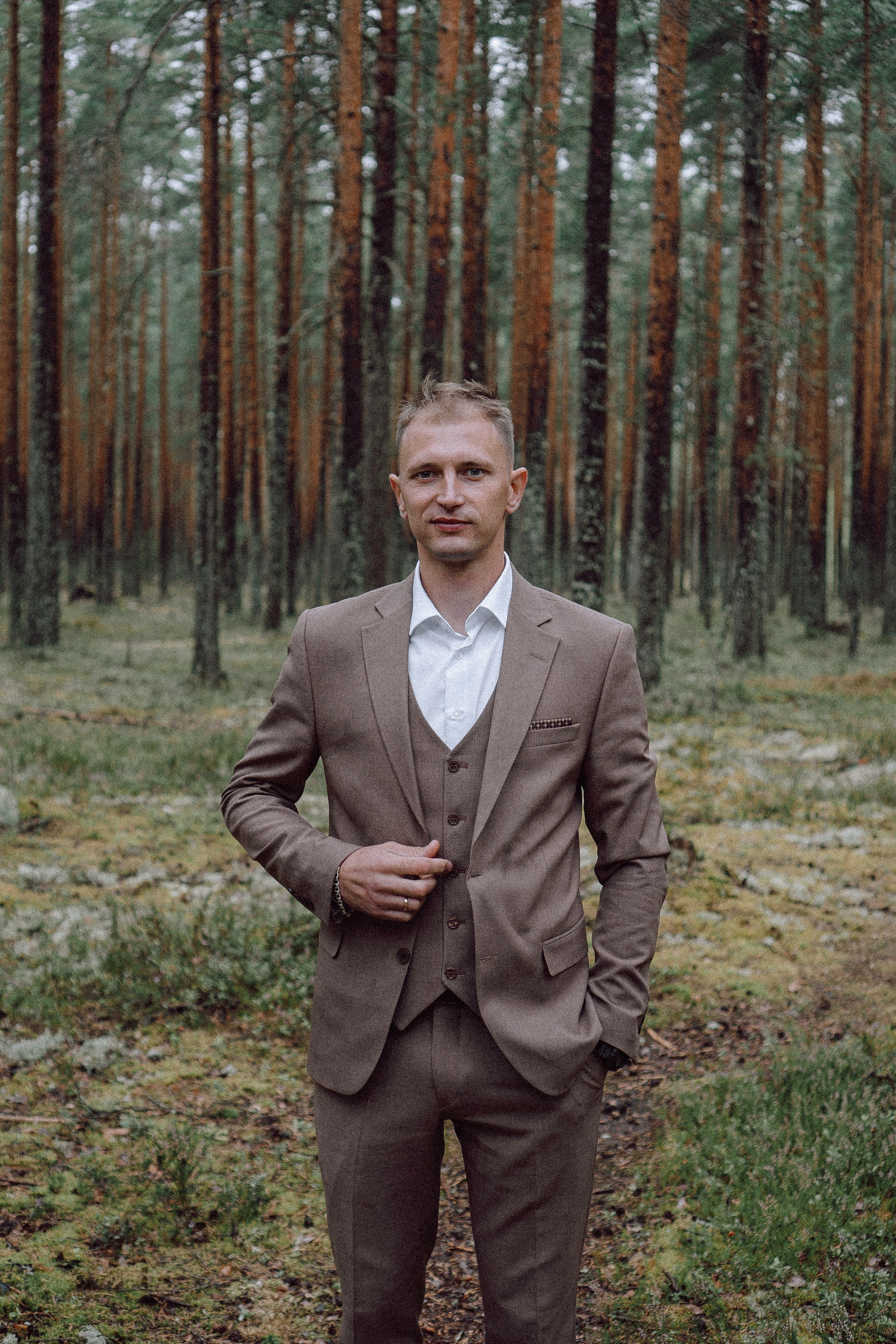 СВАДЕБНАЯ ФОТОСЕССИИЯ ПАРЫ В ГОРОДЕ ПРИОЗЕРСК В СОСНОВОМ ЛЕСУ И С ПИКАПОМ. Профессиональный фотограф, Санкт-Петербург — Виктория Богомолова