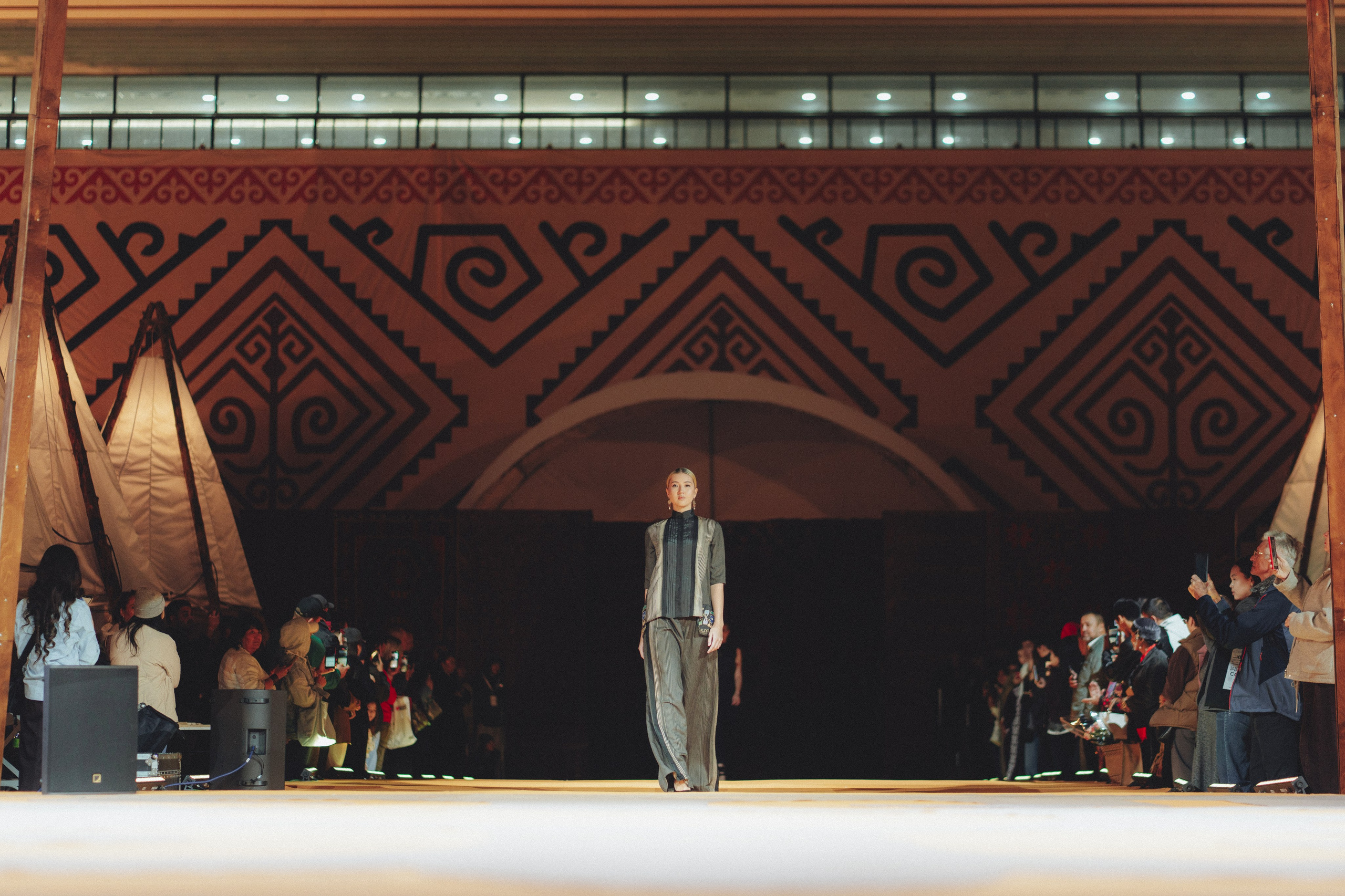 ETHNIC FASHION SHOWS / THE PODIUM