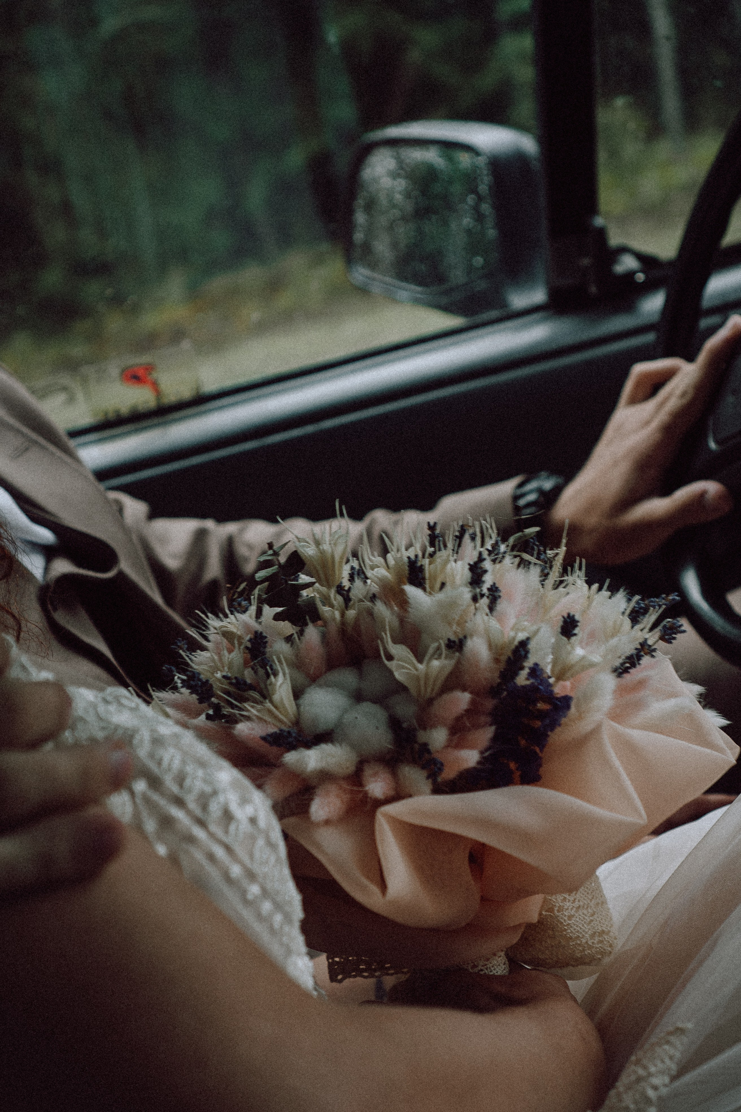 СВАДЕБНАЯ ФОТОСЕССИИЯ ПАРЫ В ГОРОДЕ ПРИОЗЕРСК В СОСНОВОМ ЛЕСУ И С ПИКАПОМ. Профессиональный фотограф, Санкт-Петербург — Виктория Богомолова