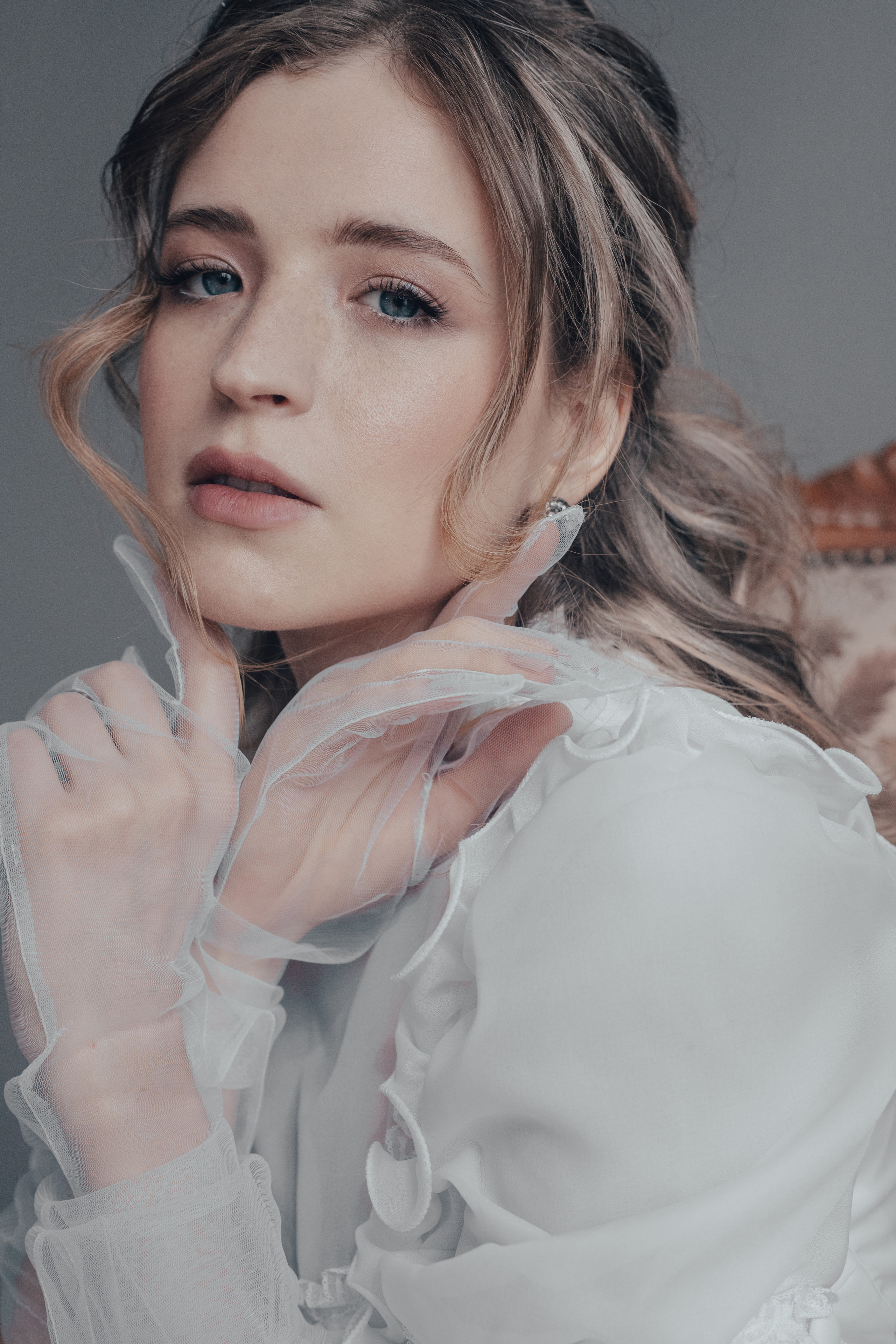 Фотосессия с живой флористикой в винтажном стиле в студии