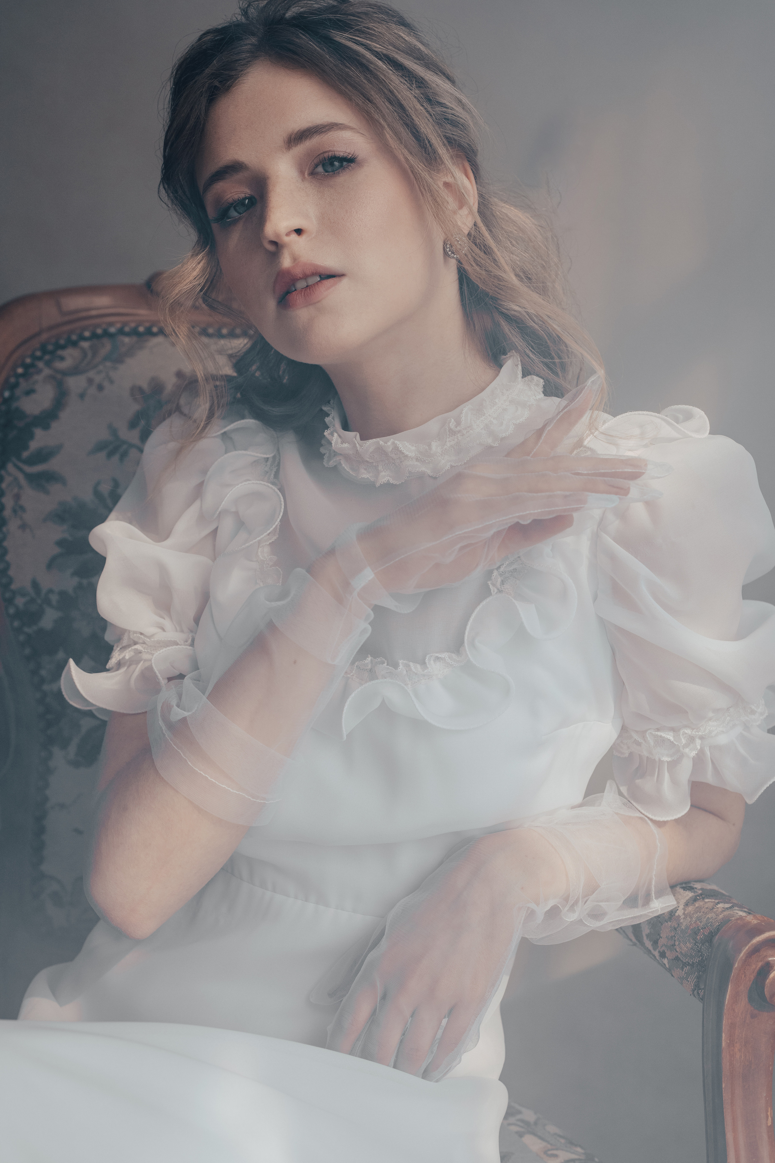 Фотосессия с живой флористикой в винтажном стиле в студии