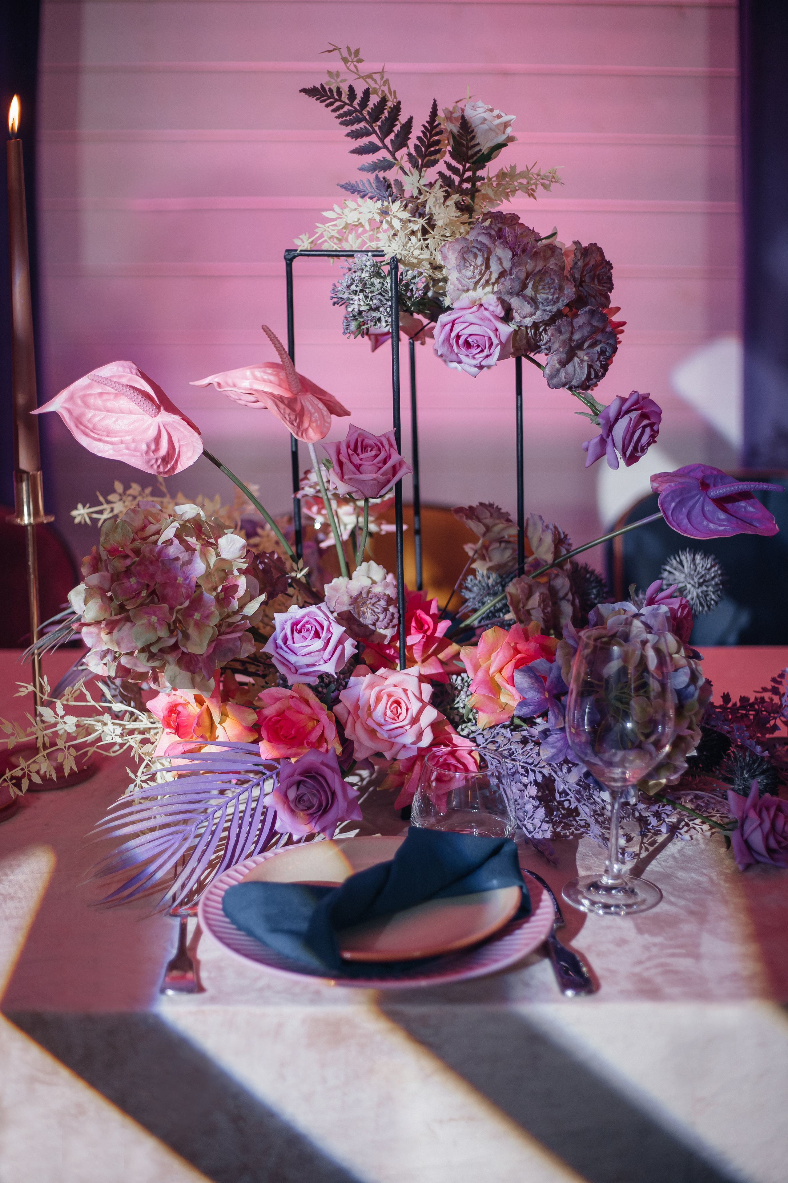 Декор на свадьбе с розовыми цветами