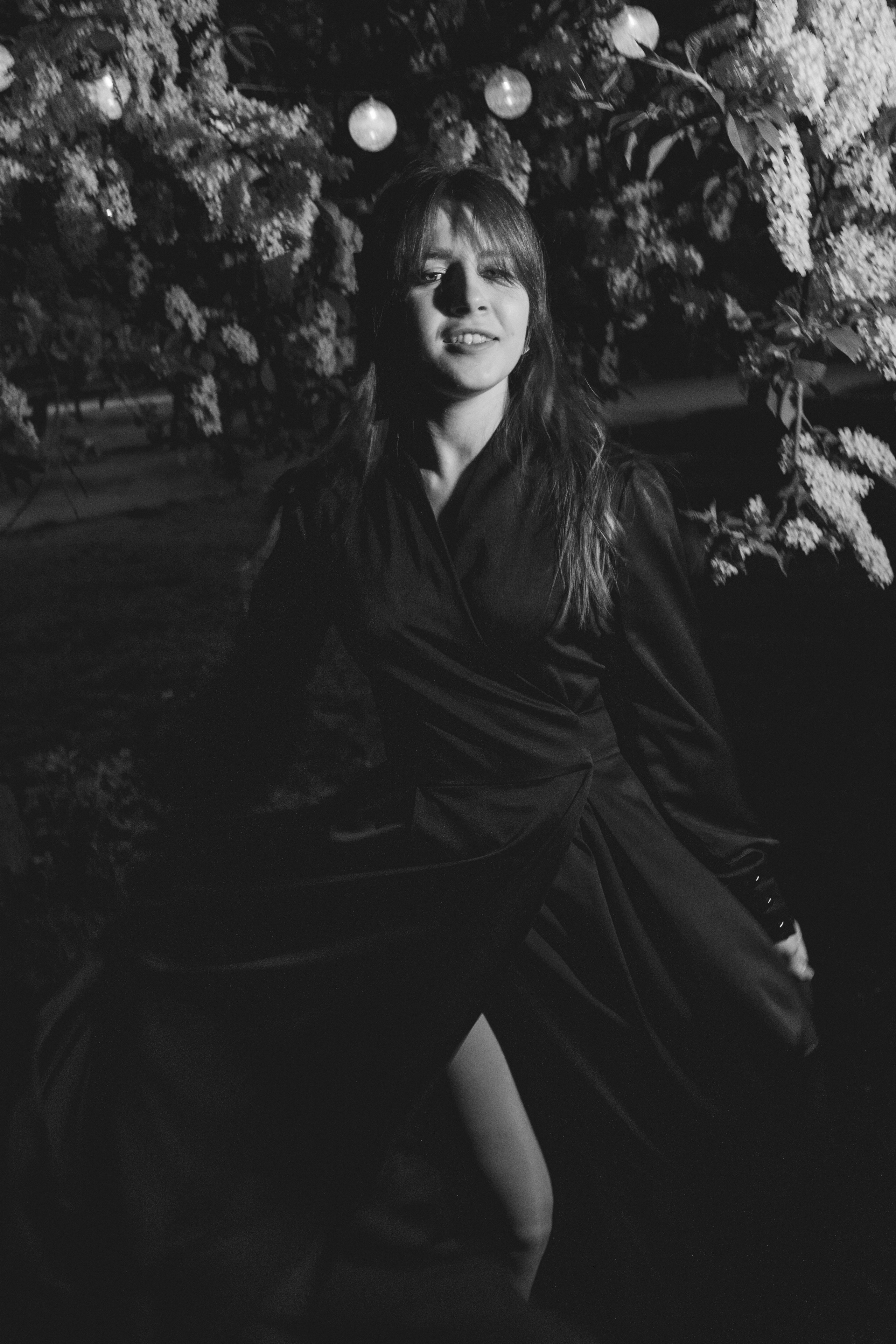 Ангелина. Ночь и цветы. Фотограф Регина Крикунова г. Красноярск