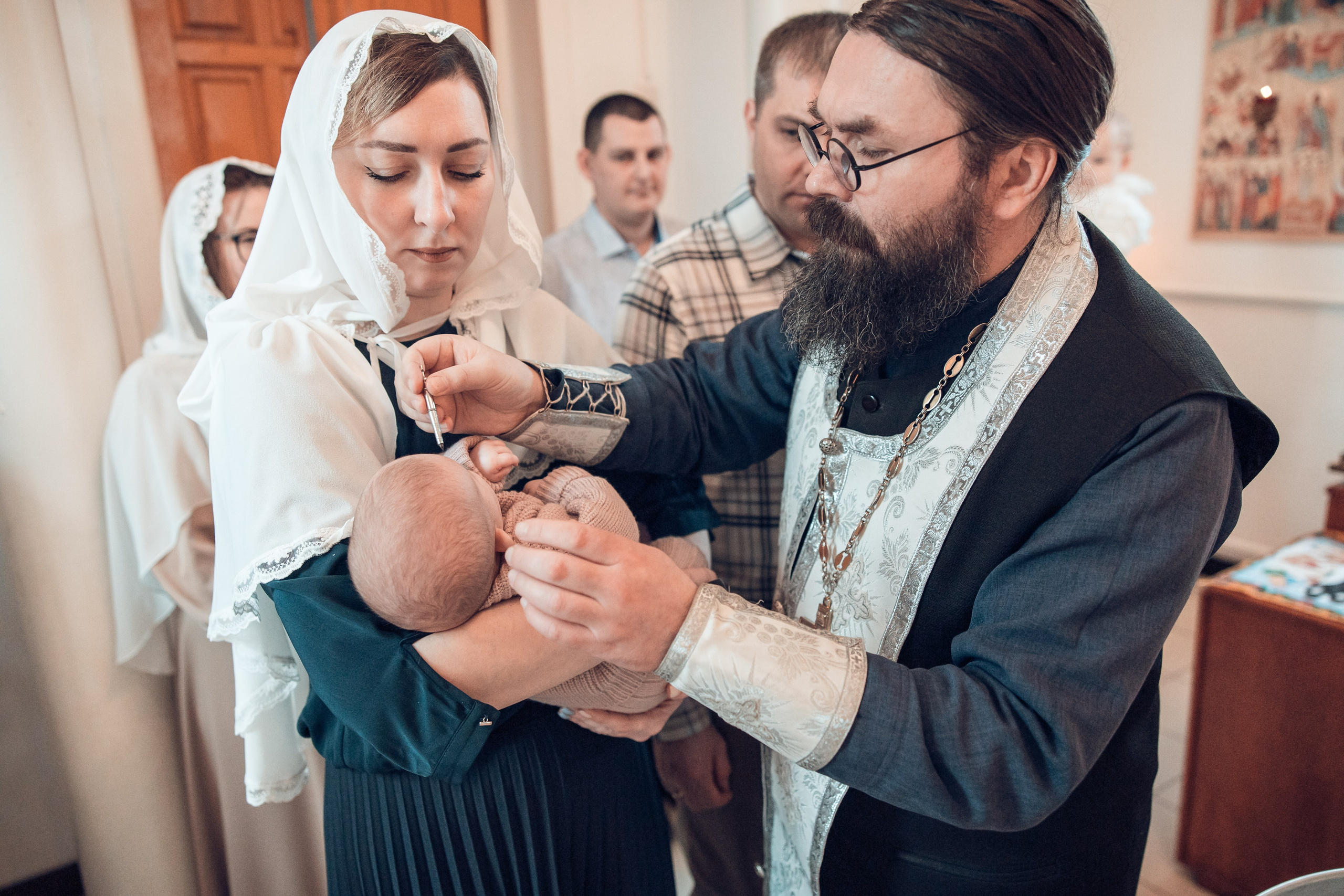 Таинство Крещения Виктории. Церковь Казанской иконы Божией Матери в Вышетравино. Семейный фотограф в Рязани и Рязанской области