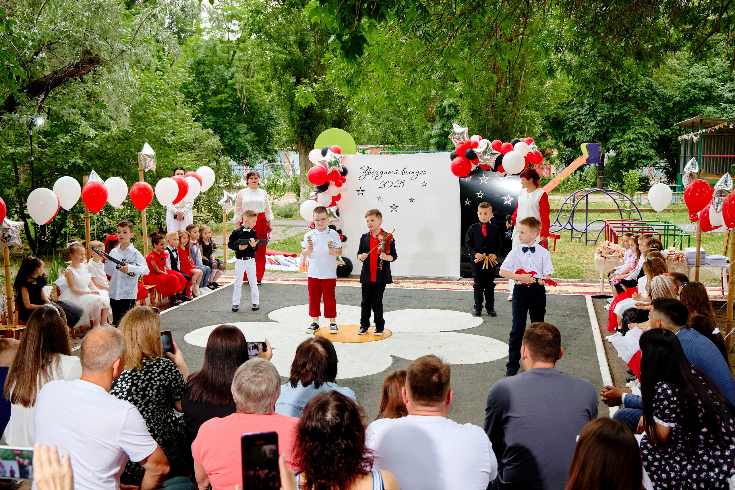 Выпускной 45 сад. Фотограф Выпускные альбомы Таганрог Сергей Коробченко