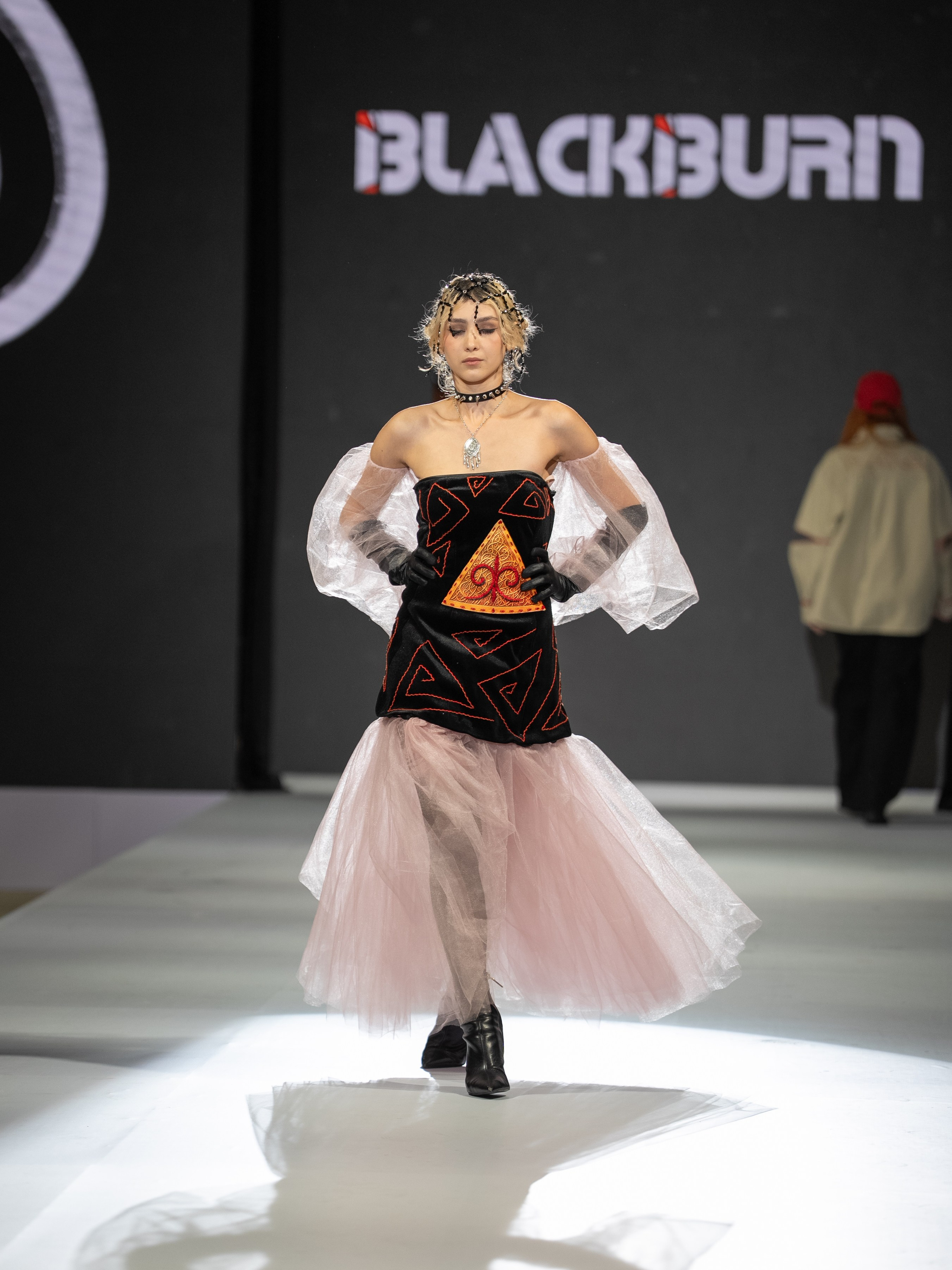 EURASIAN FASHION WEEK BlackBurn. Сайт Алматинского НЮ АРТ, будуар и фэшн фотографа Дениса Карпенко