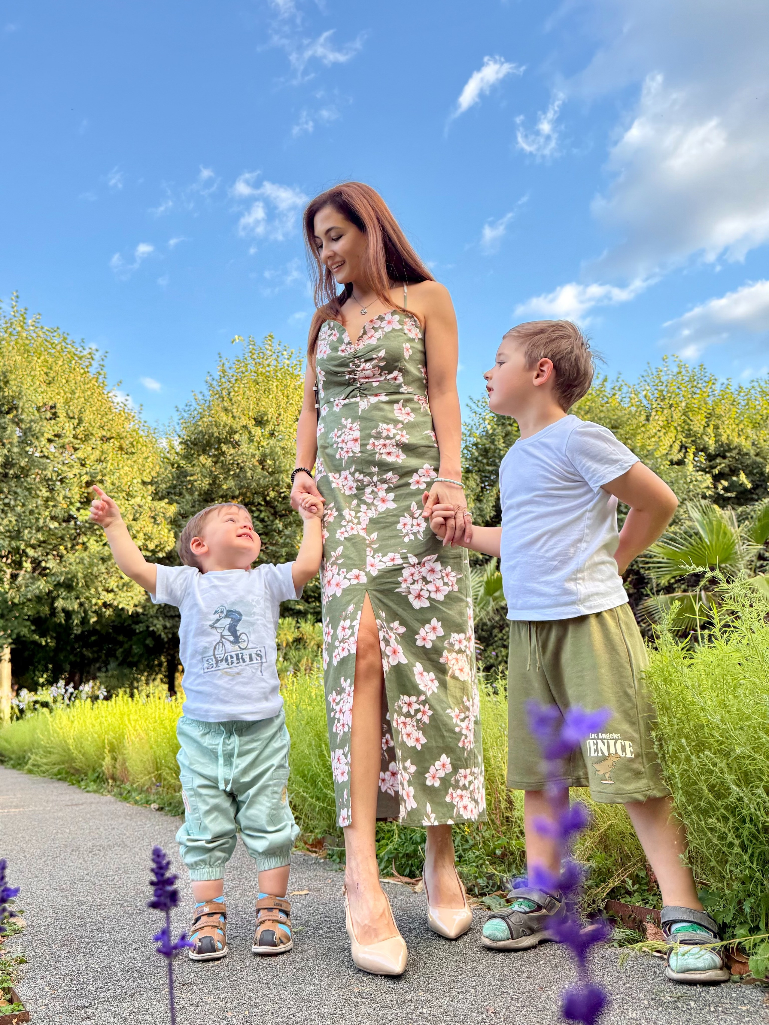 Шахноза с сыновьями. Студия фото, видеографии и мультимедийного дизайна в Москве Multi Frame Studio