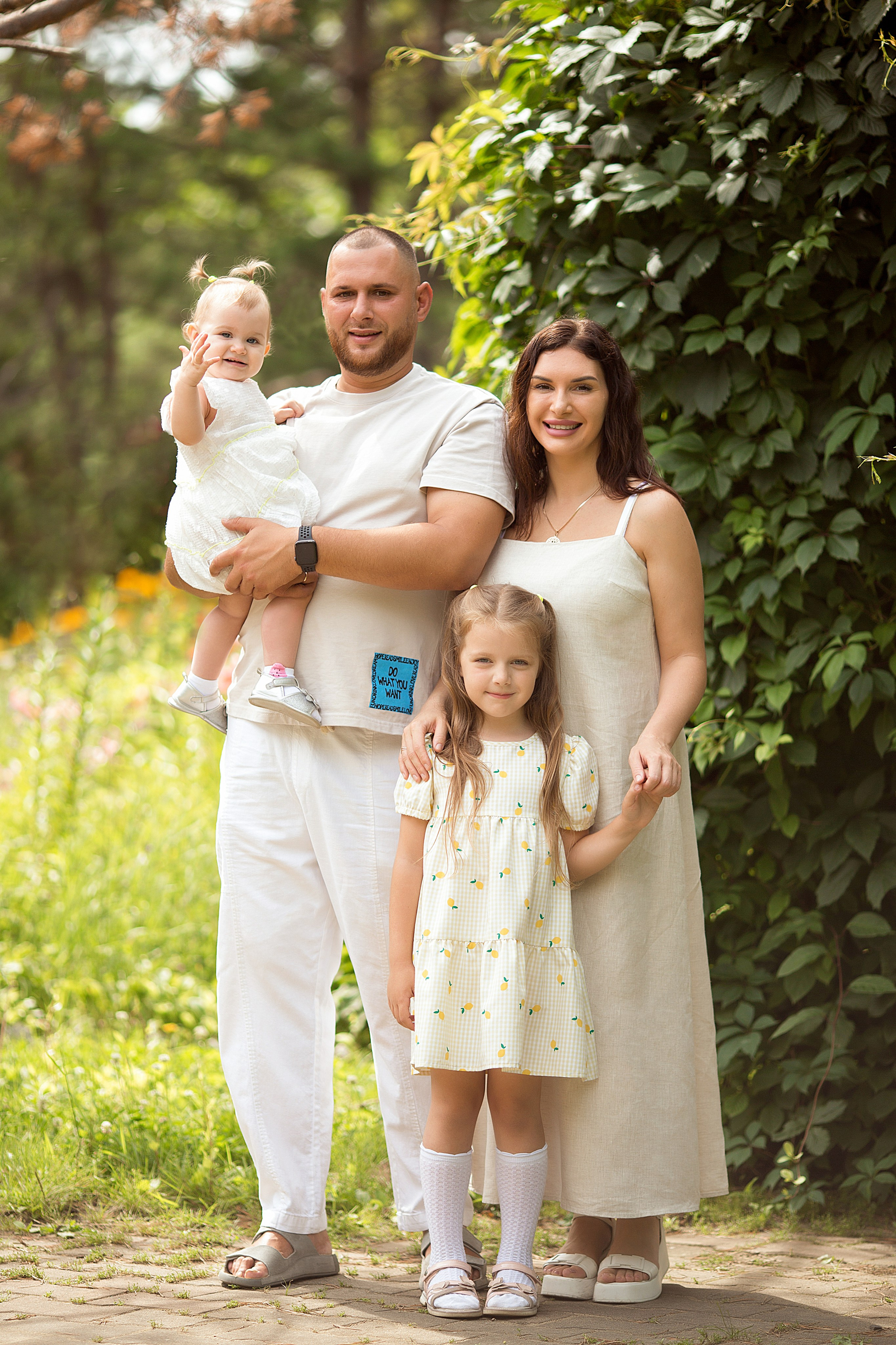 Алексей с Таней и дочки. Людмила Далидович топовый семейный фотограф Находка/Владивосток